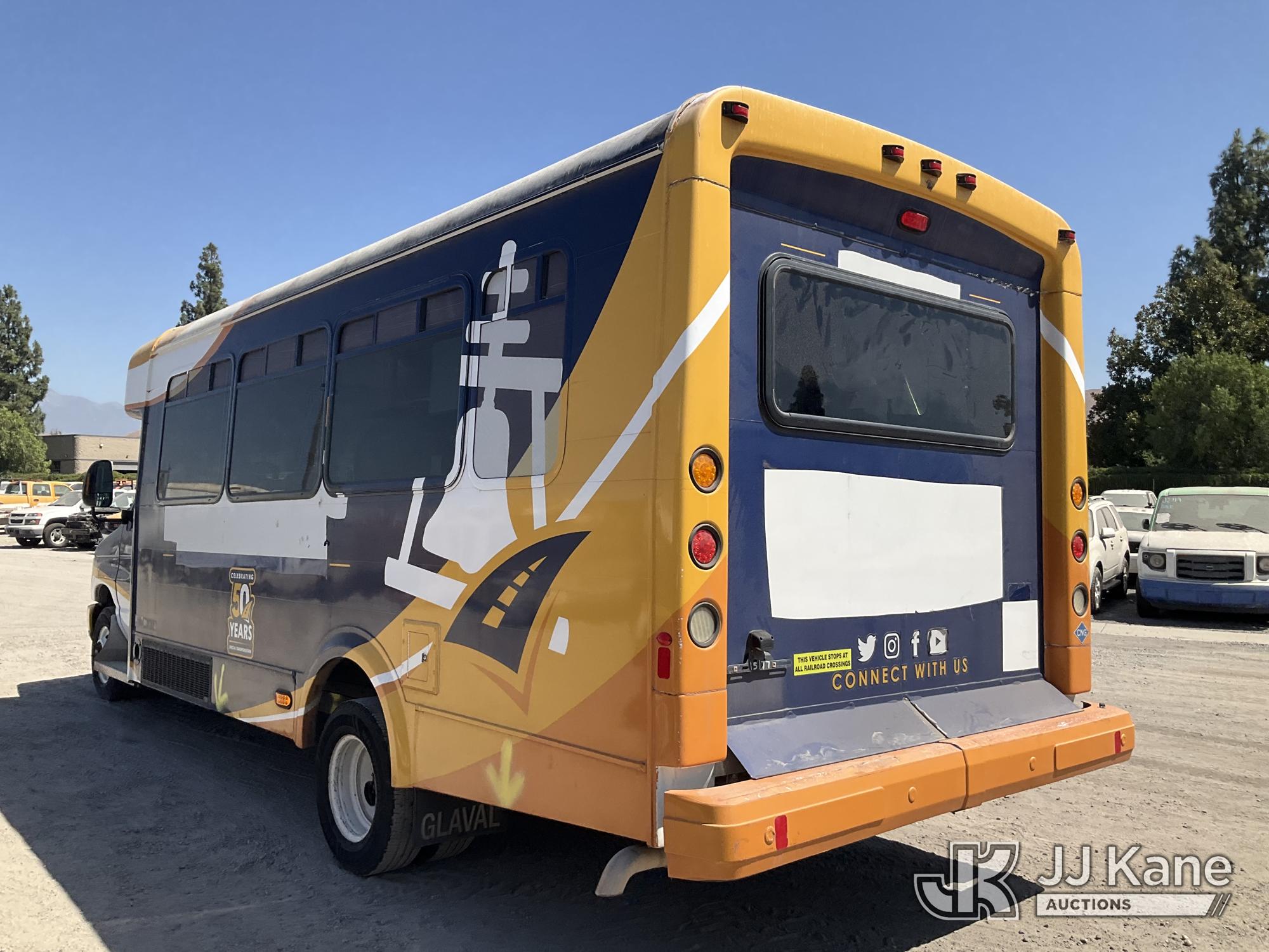 2013 Ford Econoline E-450 Passenger Bus (1629813) - photo 4