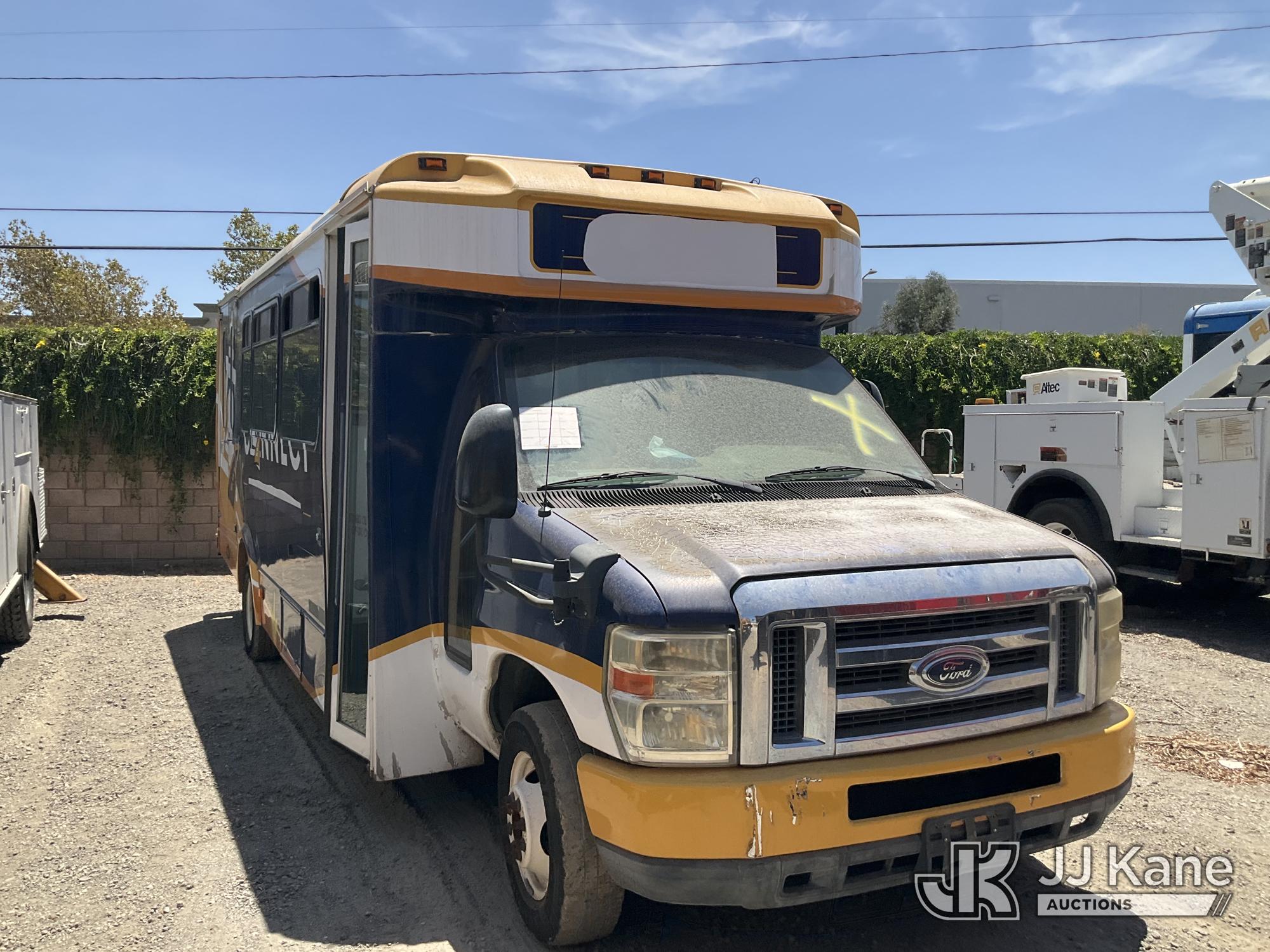 2011 Ford Econoline E-450 Passenger Bus (1629814) - photo 2