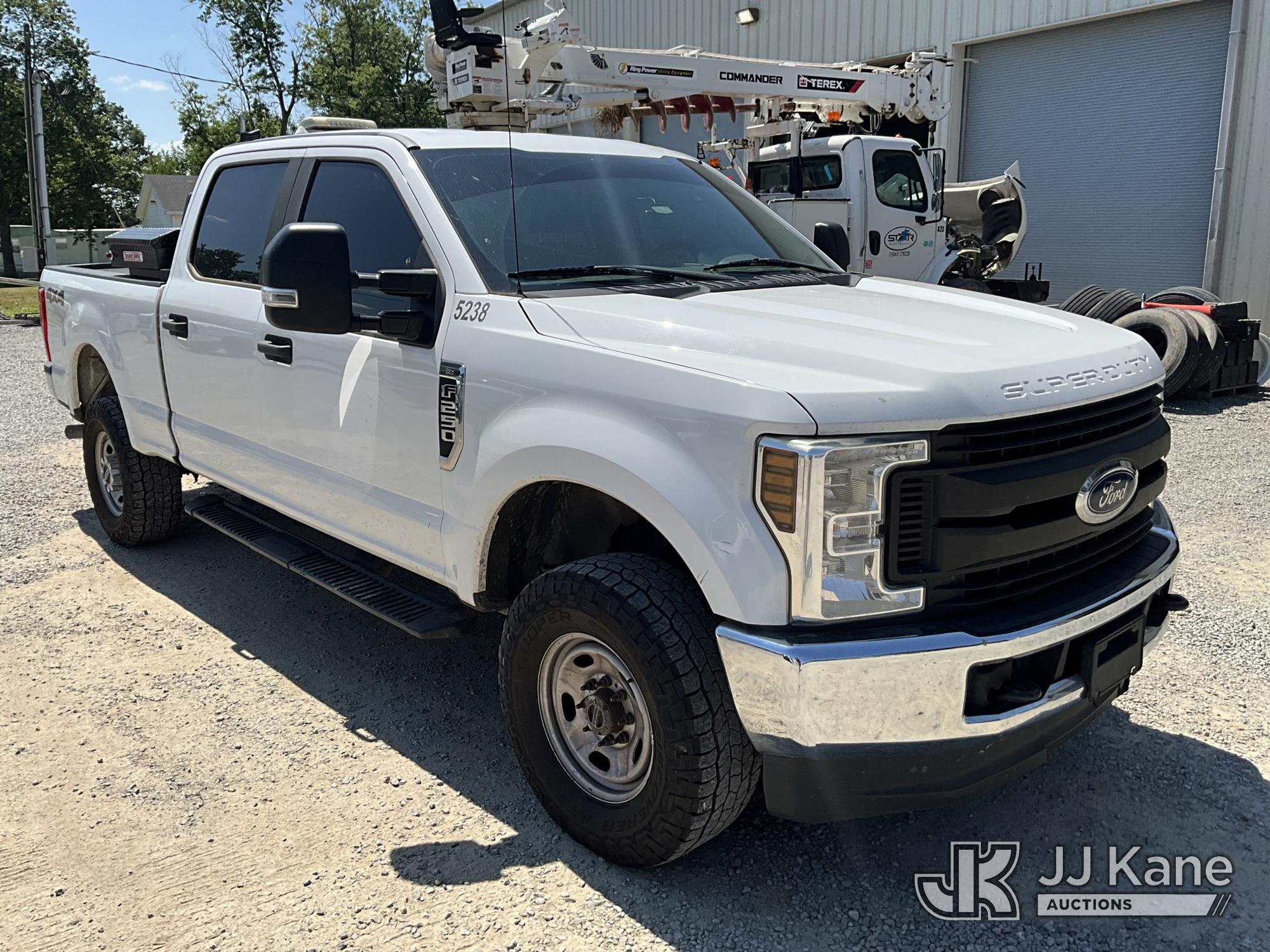 2019 Ford F250 4x4 Crew-Cab Pickup Truck (1630645) - photo 2
