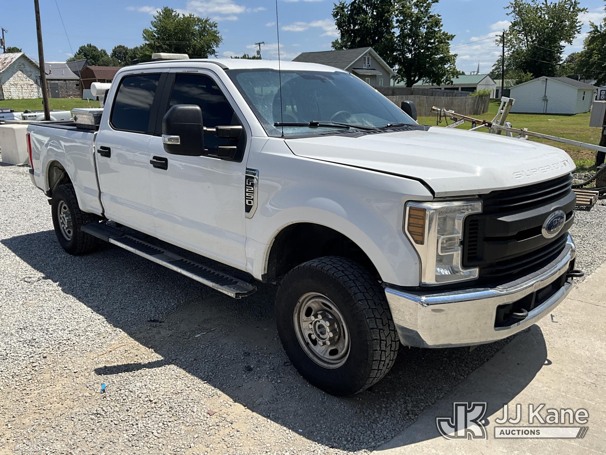 2018 Ford F250 4x4 Crew-Cab Pickup Truck (1630646) - photo 2