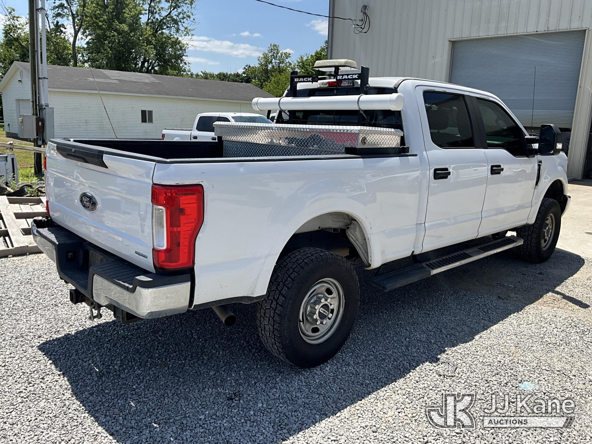 2018 Ford F250 4x4 Crew-Cab Pickup Truck (1630646) - photo 3