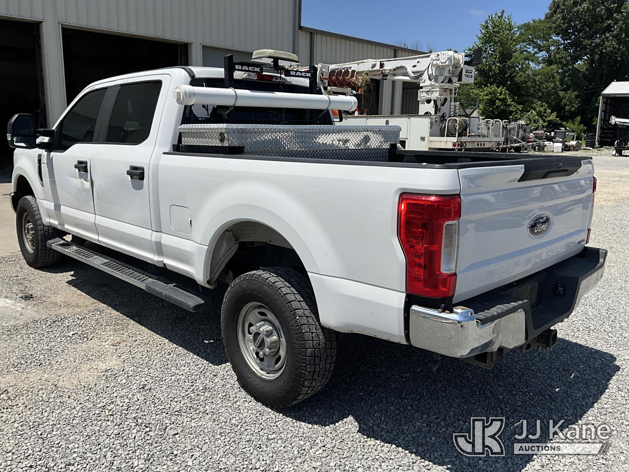 2018 Ford F250 4x4 Crew-Cab Pickup Truck (1630646) - photo 4
