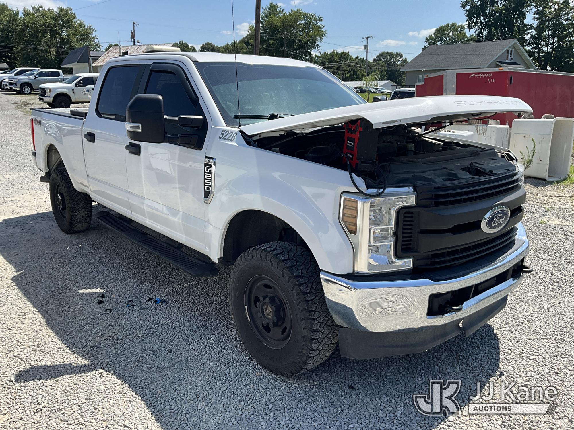 2019 Ford F250 4x4 Crew-Cab Pickup Truck (1630647) - photo 2