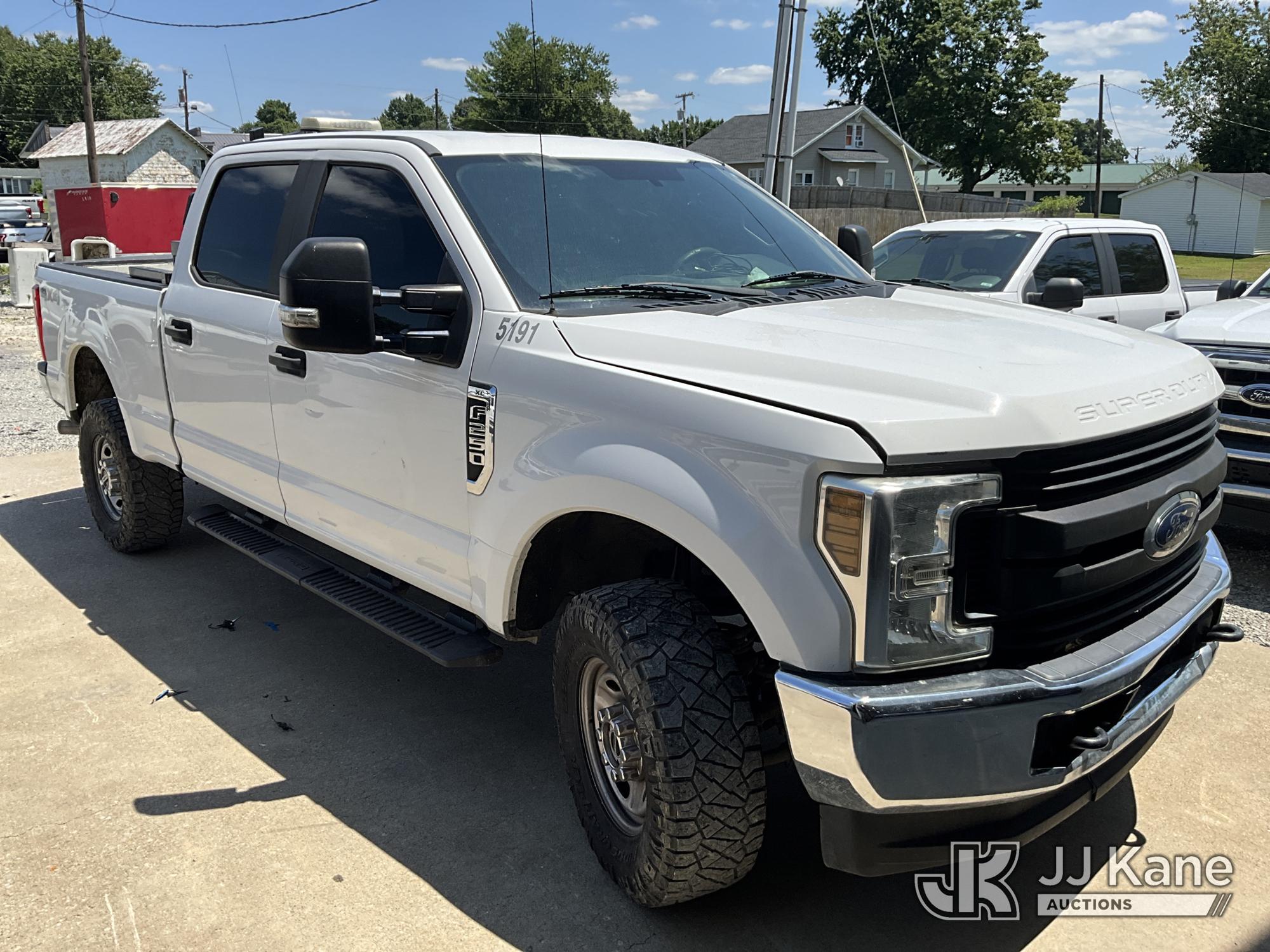 2018 Ford F250 4x4 Crew-Cab Pickup Truck (1630648) - photo 2