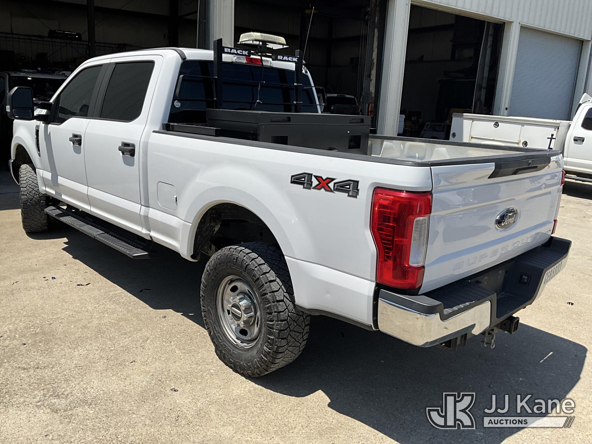 2018 Ford F250 4x4 Crew-Cab Pickup Truck (1630648) - photo 4