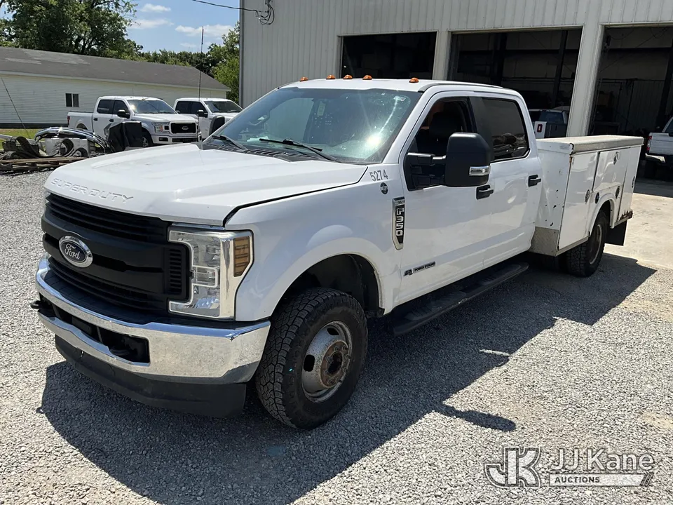 2018 Ford F350 4x4 Crew-Cab Service Truck (1630649)