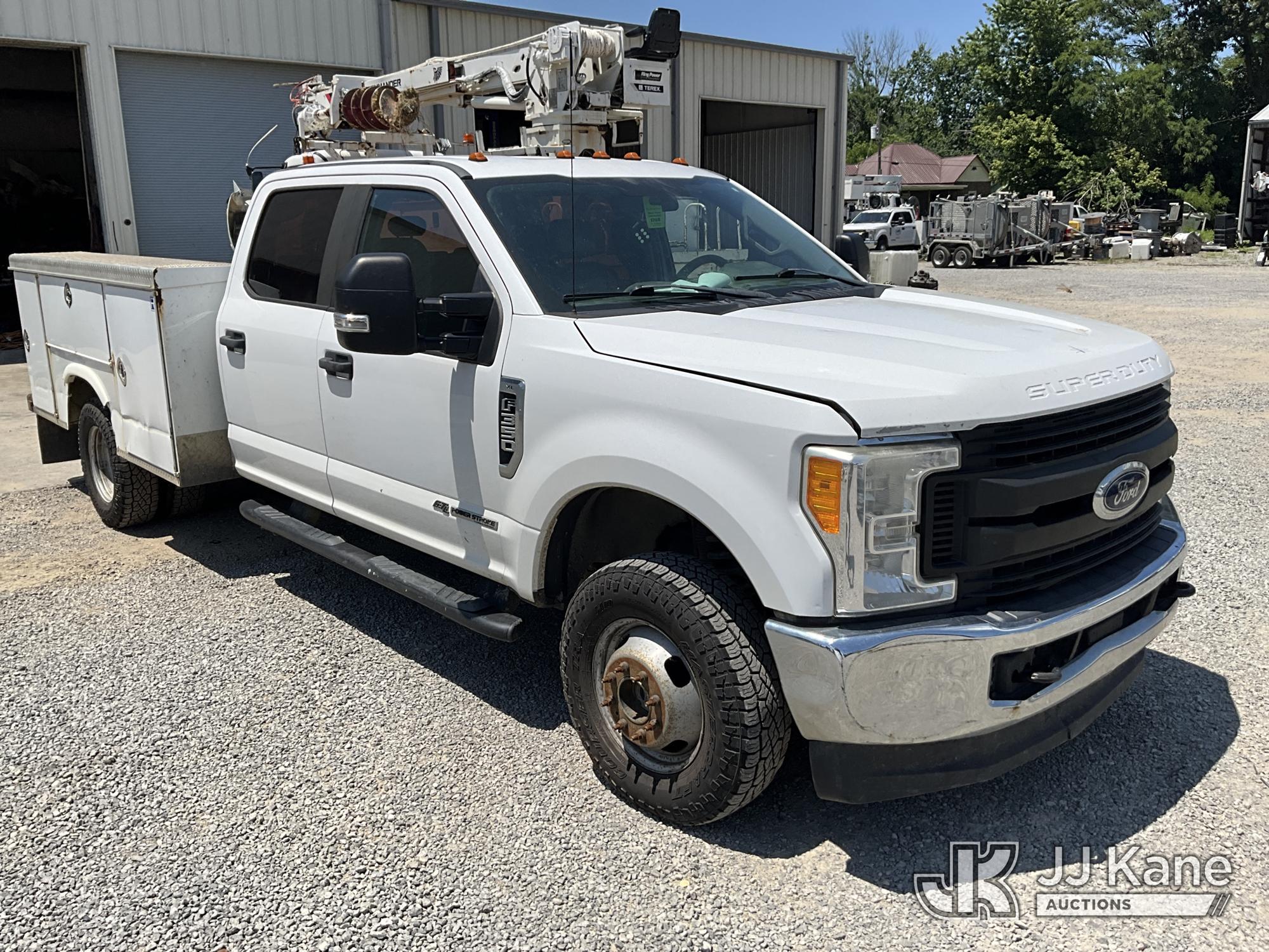 2018 Ford F350 4x4 Crew-Cab Service Truck (1630649) - photo 2