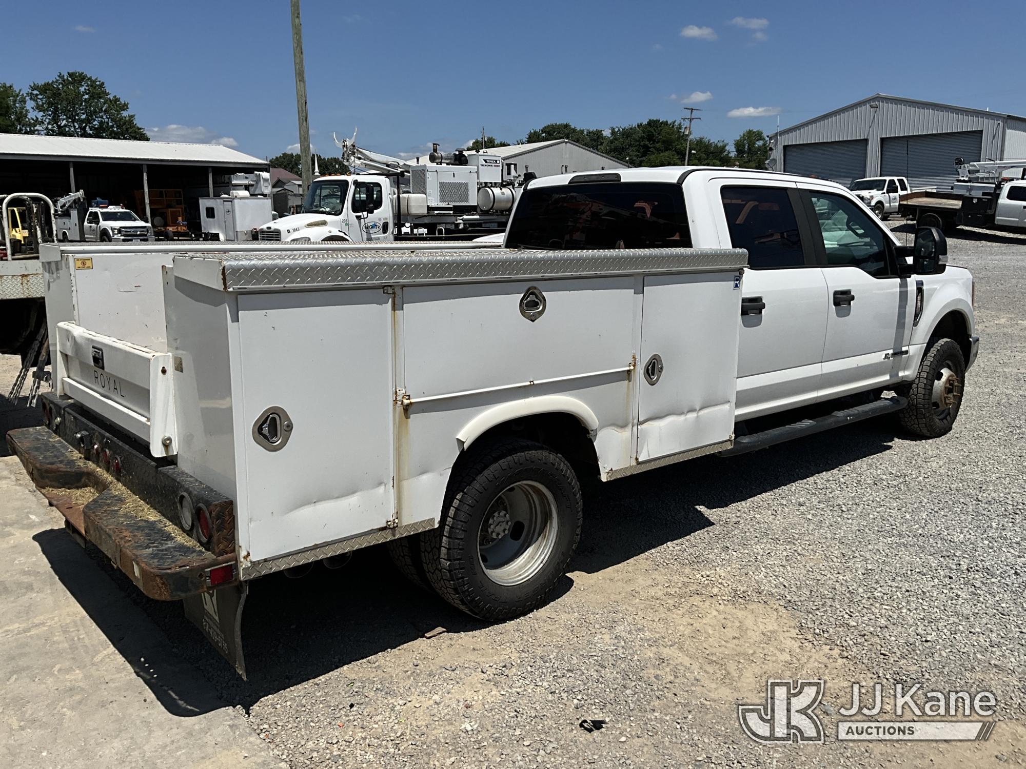 2018 Ford F350 4x4 Crew-Cab Service Truck (1630649) - photo 3