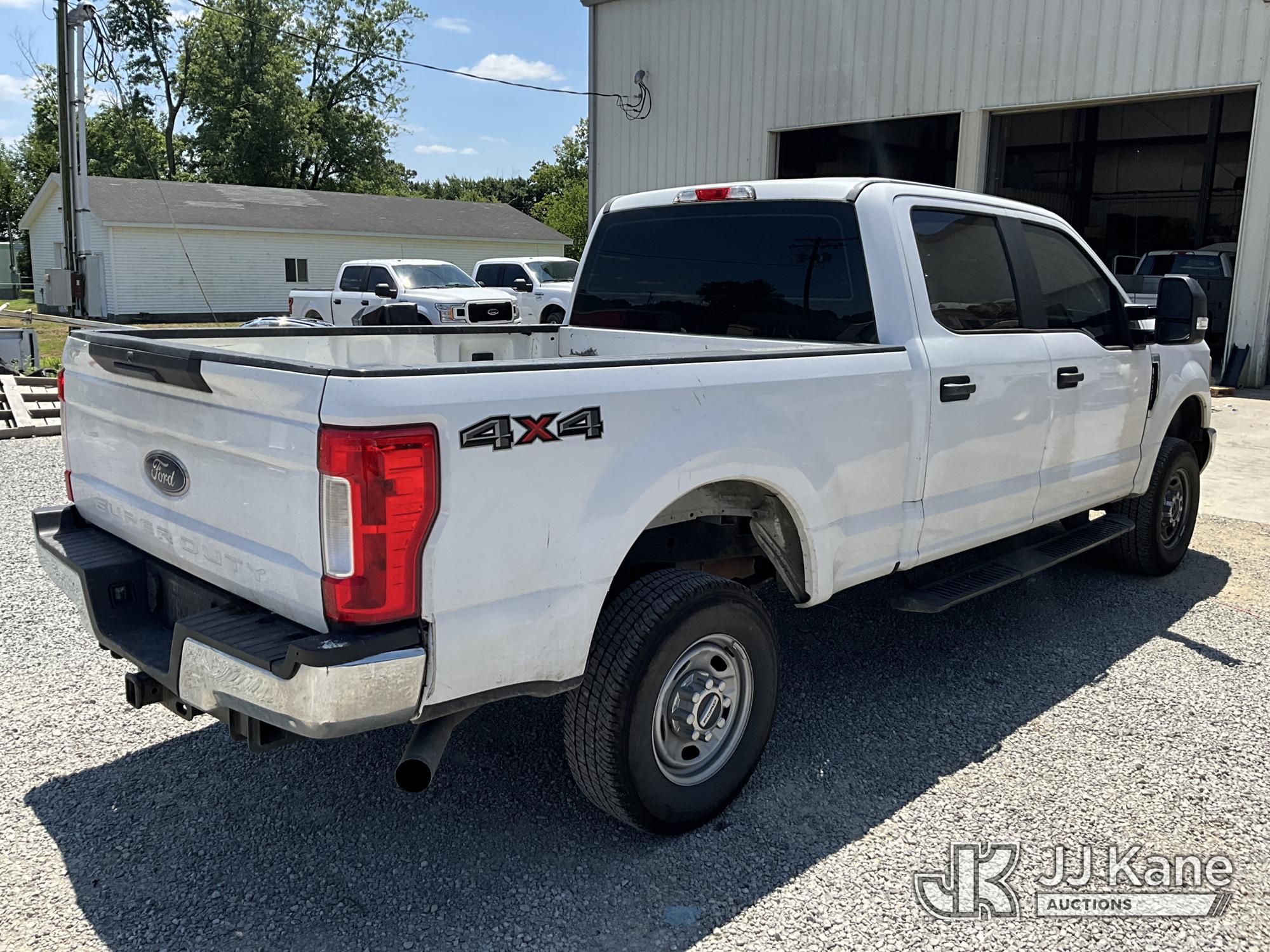 2017 Ford F250 4x4 Crew-Cab Pickup Truck (1630650) - photo 3