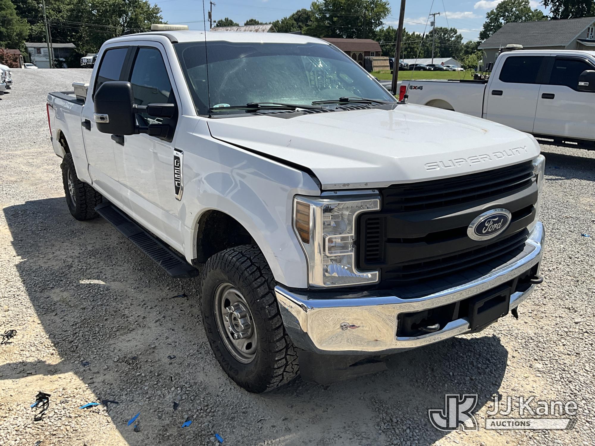 2018 Ford F250 4x4 Crew-Cab Pickup Truck (1630651) - photo 2