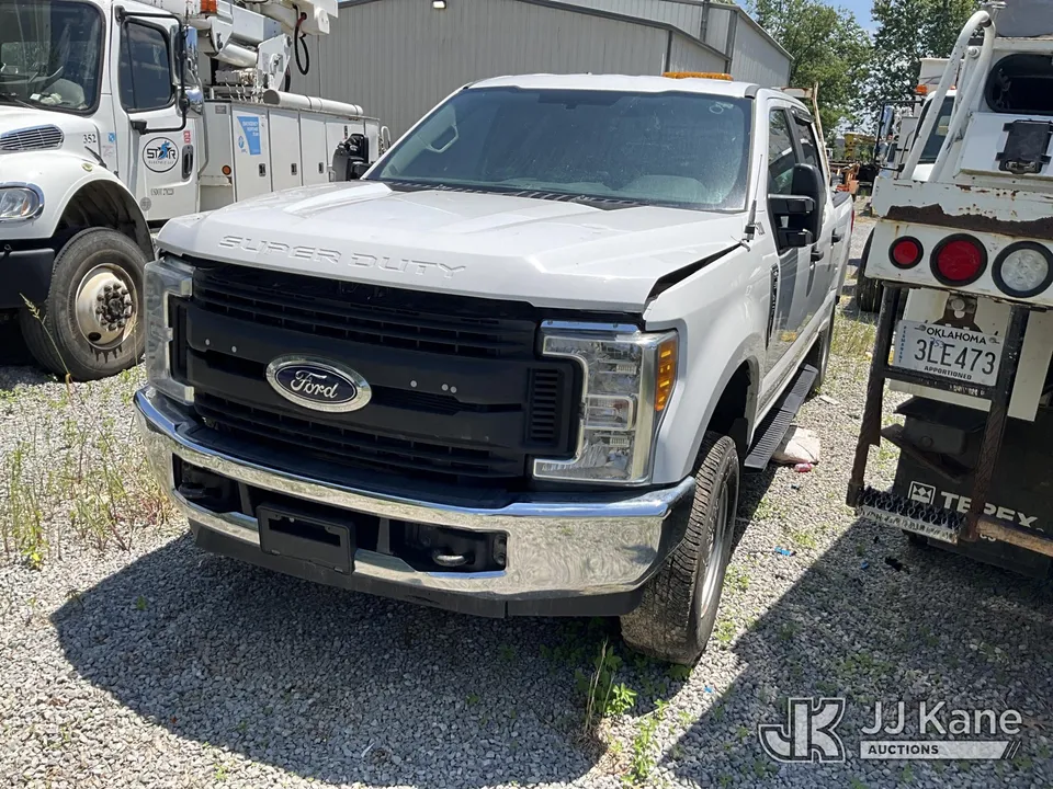 2018 Ford F250 4x4 Crew-Cab Pickup Truck (1630652)