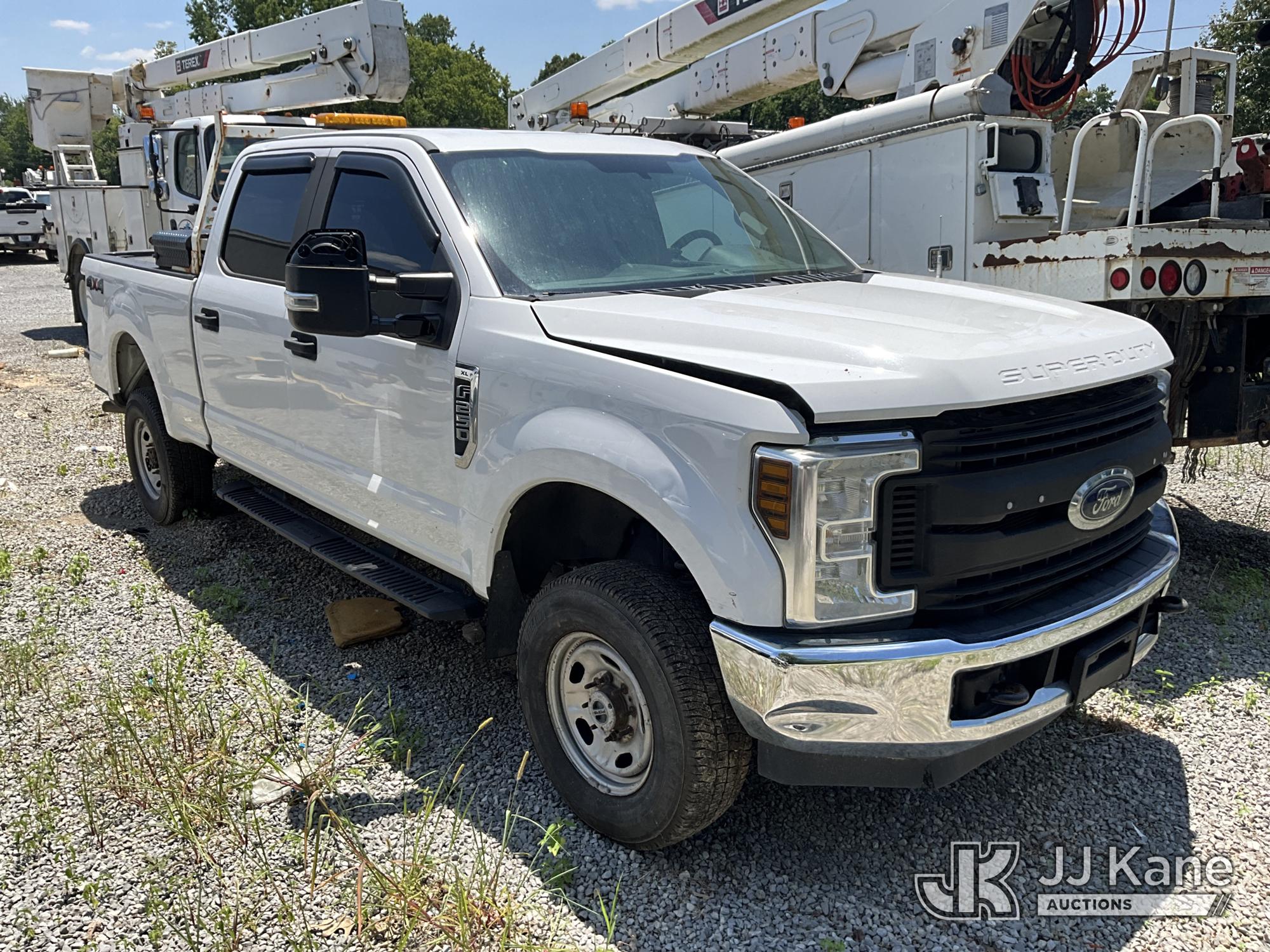 2018 Ford F250 4x4 Crew-Cab Pickup Truck (1630652) - photo 2
