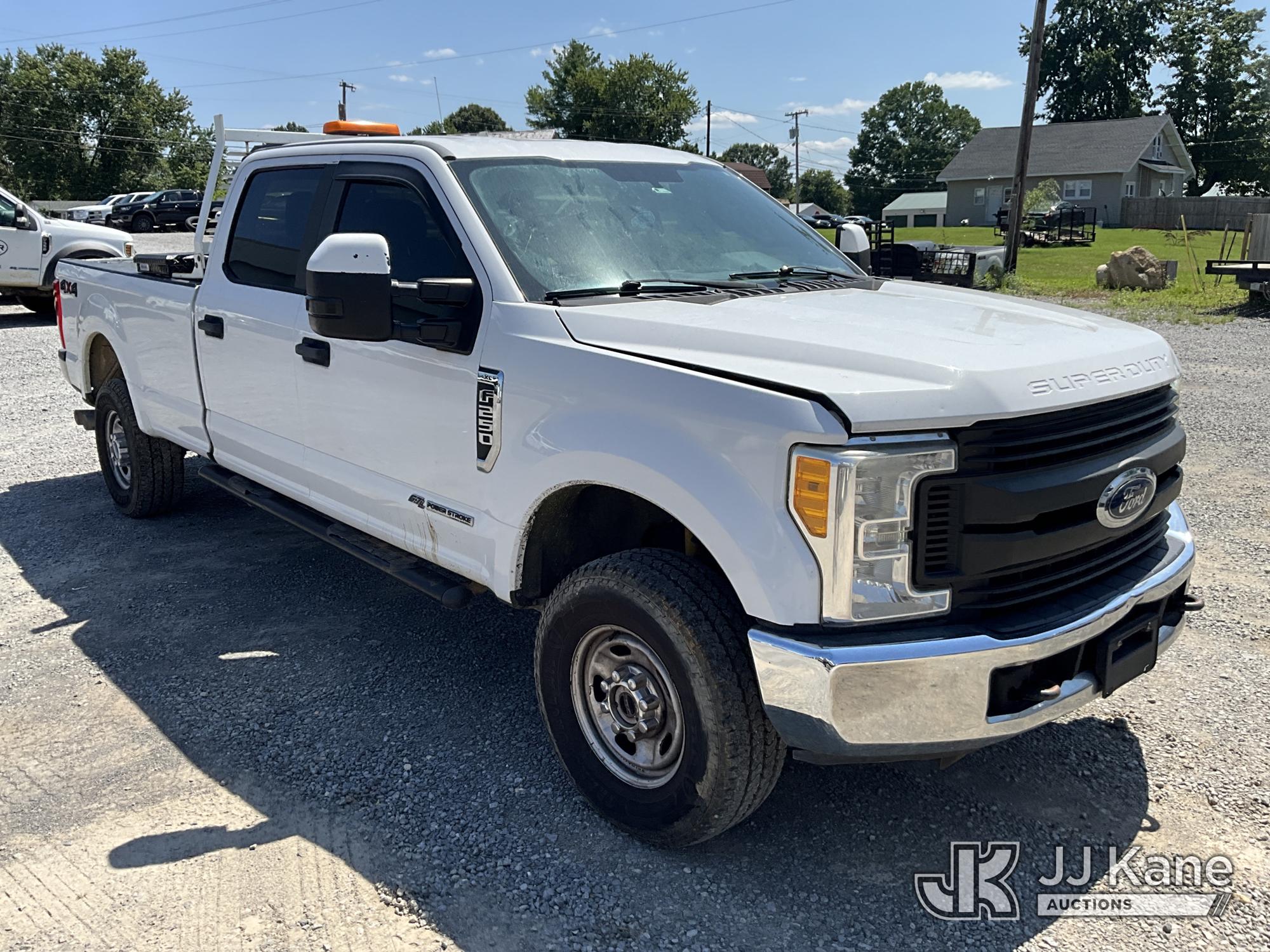 2017 Ford F250 4x4 Crew-Cab Pickup Truck (1630653) - photo 2