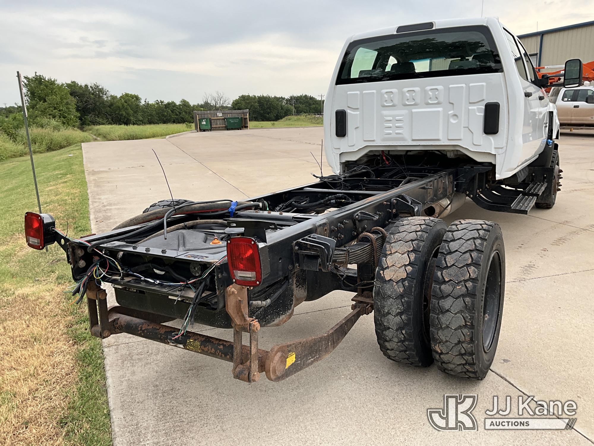 2021 Chevrolet Silverado 6500HD 4x4 Crew-Cab Chassis (1630906) - photo 3