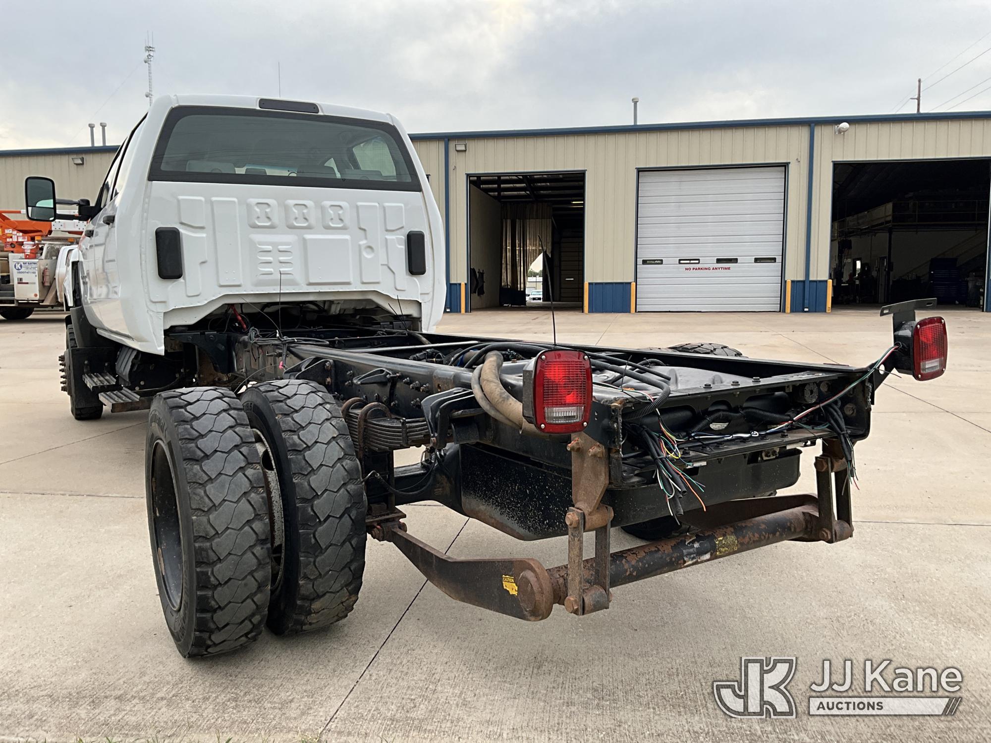 2021 Chevrolet Silverado 6500HD 4x4 Crew-Cab Chassis (1630906) - photo 4