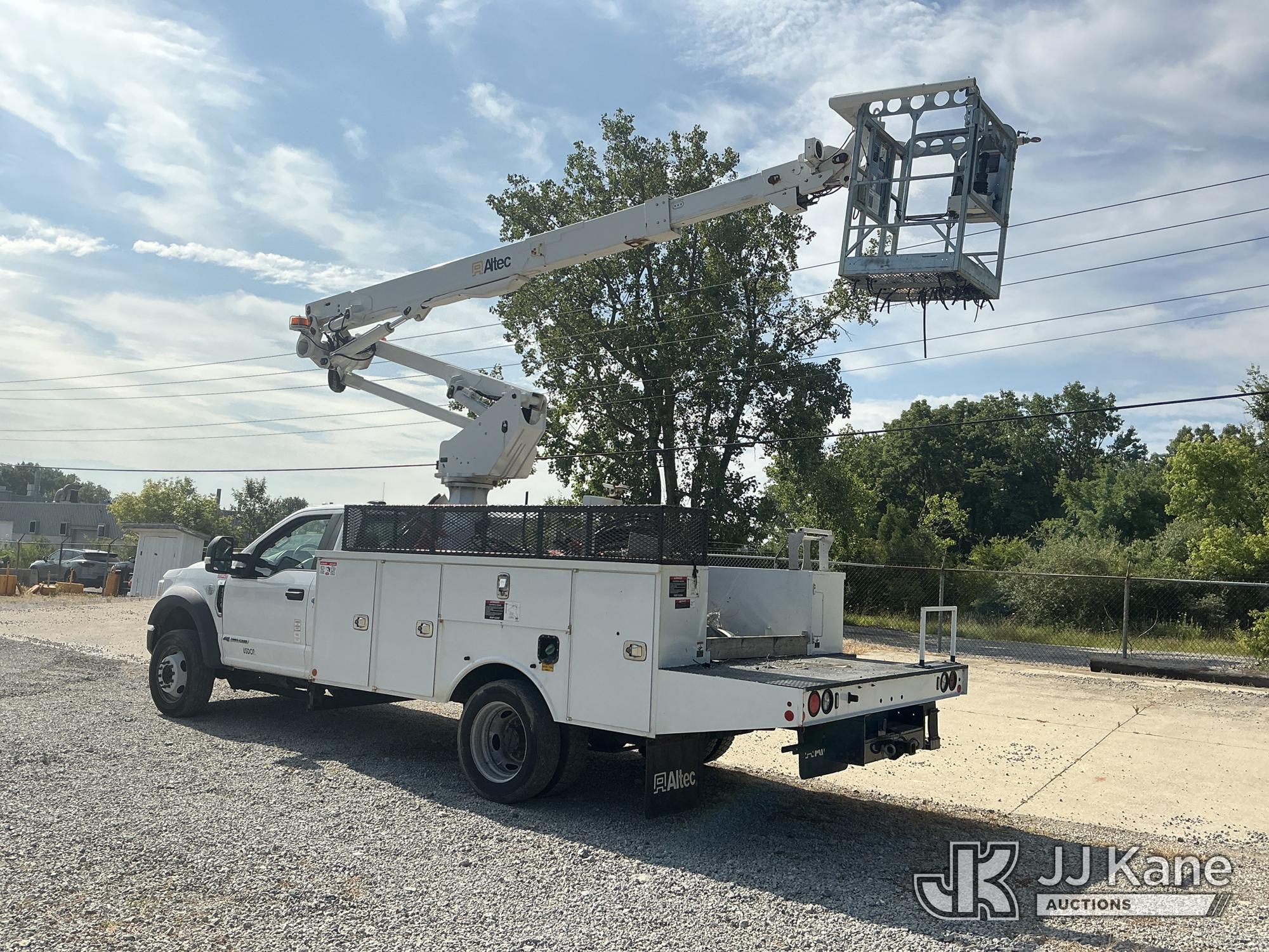 Altec AT238P Non-Insulated Cable Placing Bucket Truck On 2020 Ford F-550 Service Truck (1630963) - photo 2