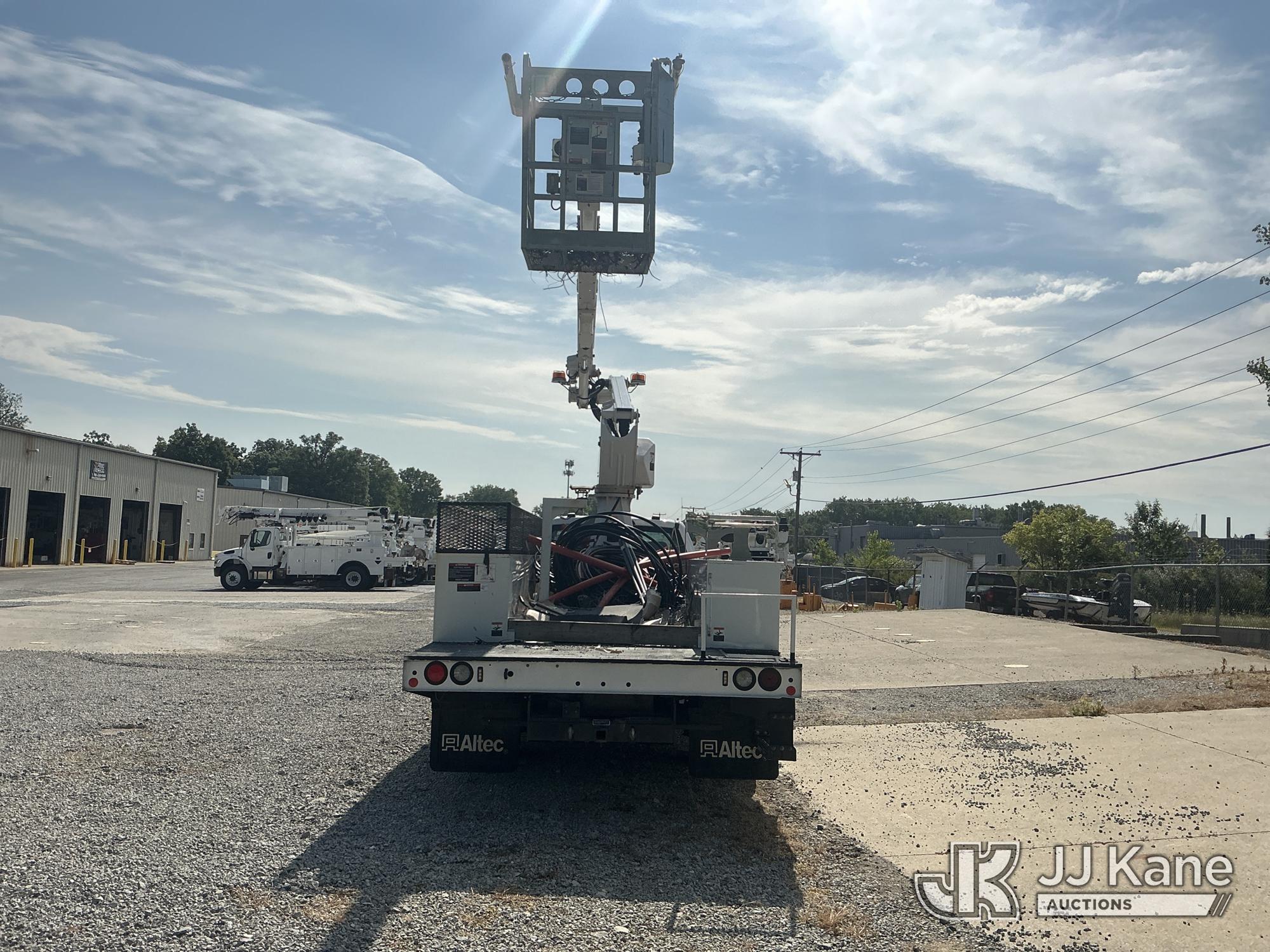 Altec AT238P Non-Insulated Cable Placing Bucket Truck On 2020 Ford F-550 Service Truck (1630963) - photo 3