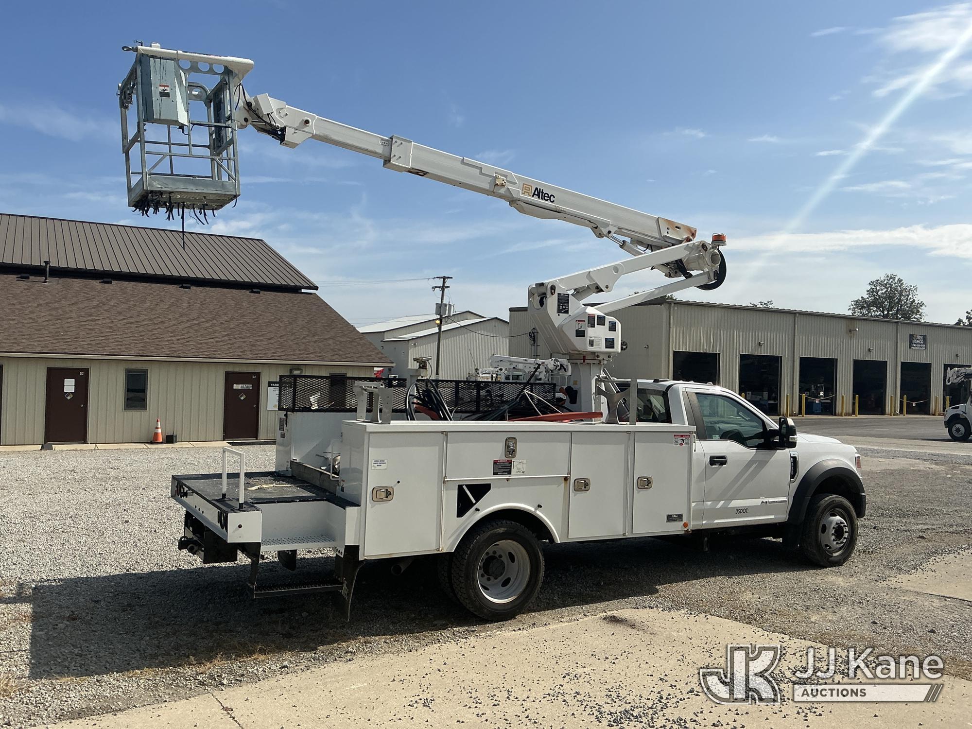 Altec AT238P Non-Insulated Cable Placing Bucket Truck On 2020 Ford F-550 Service Truck (1630963) - photo 4