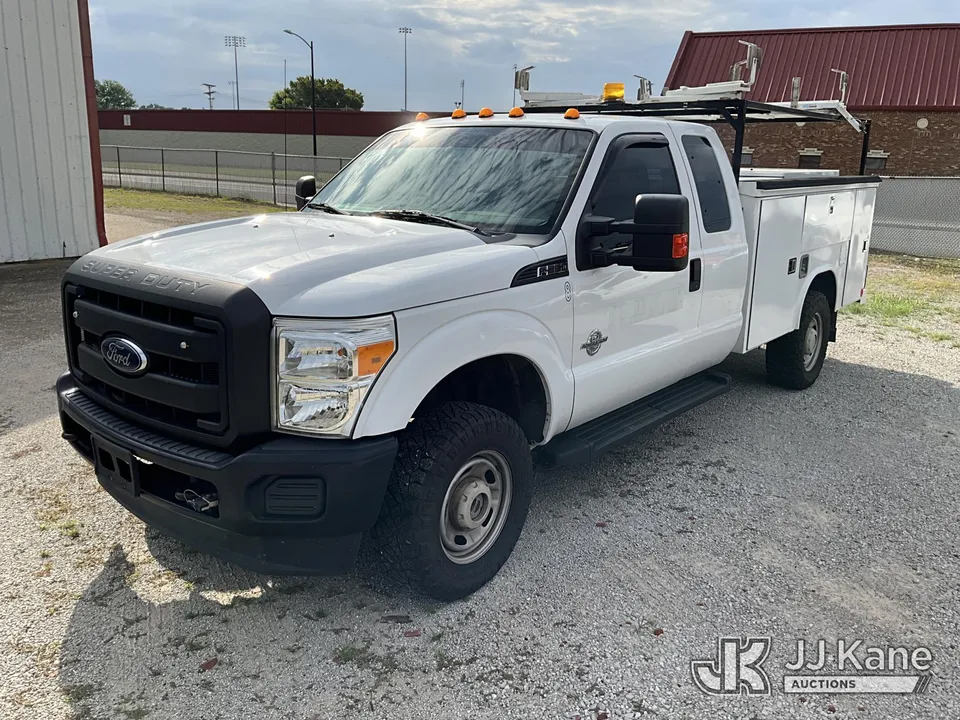 2015 Ford F350 4x4 Extended-Cab Enclosed Service Truck (1630972)