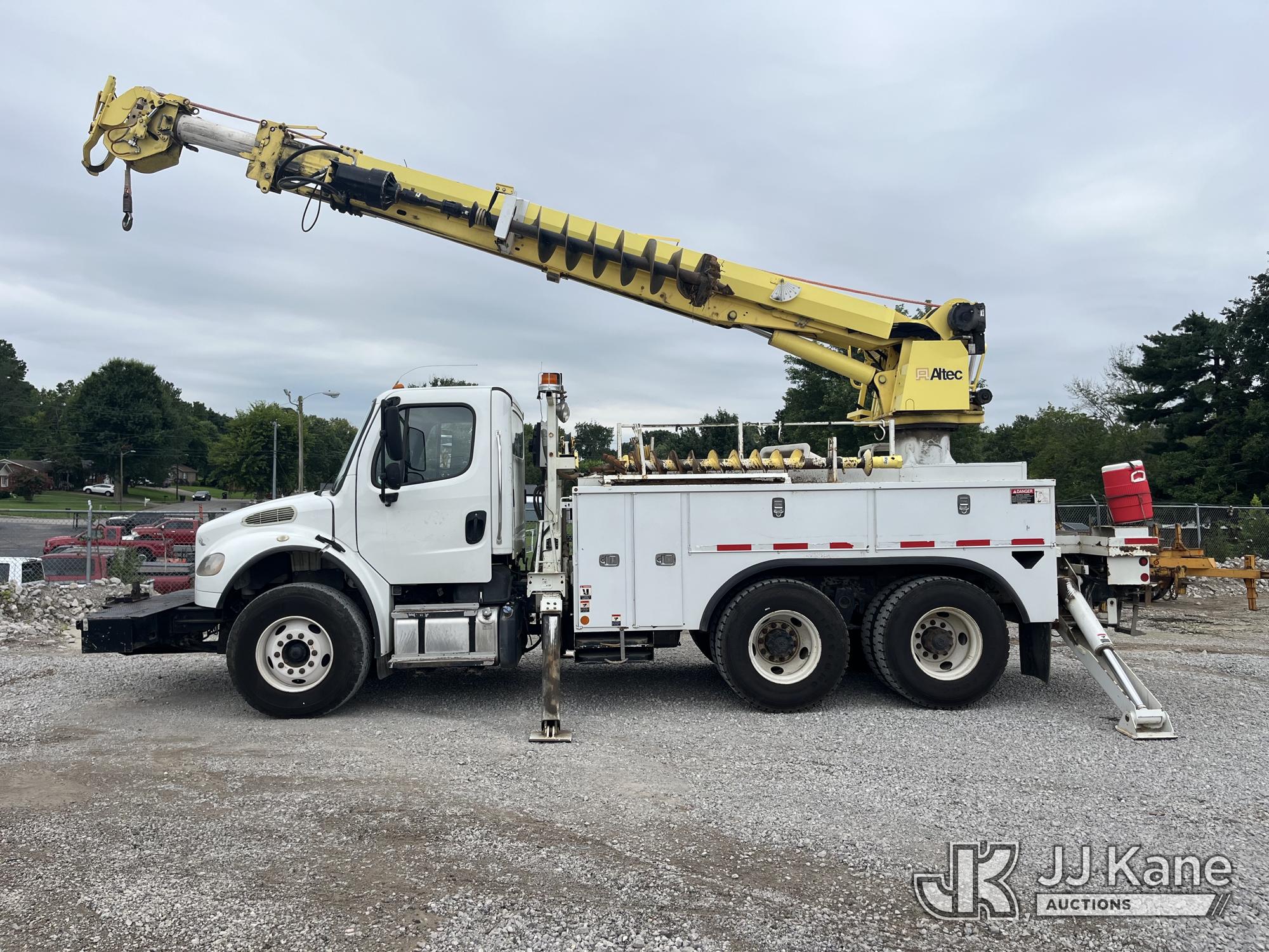 Altec DM47B-TR Digger Derrick On 2014 Freightliner M2 106 T/A Utility Truck (1631063) - photo 2