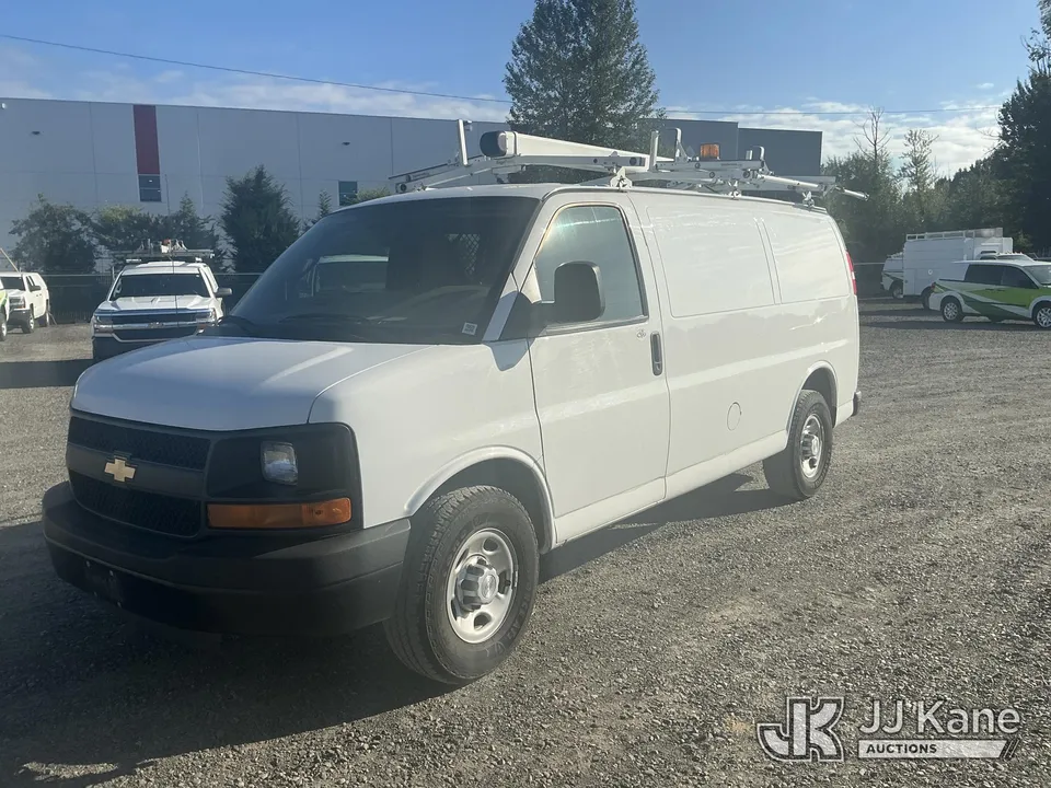 2016 Chevrolet Express G2500 Cargo Van (1631119)