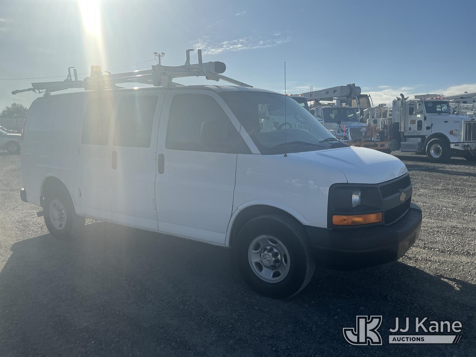 2016 Chevrolet Express G2500 Cargo Van (1631119) - photo 2