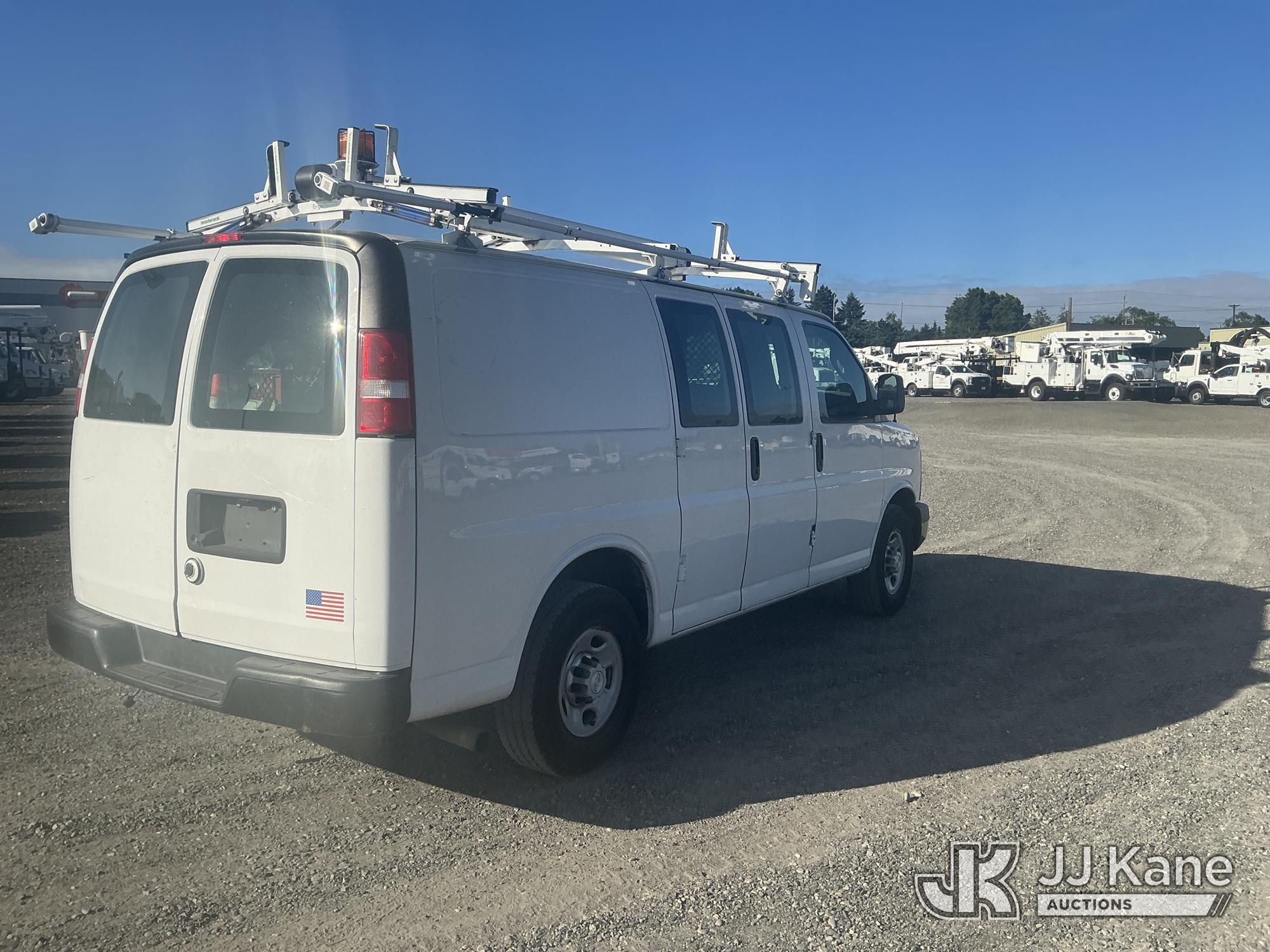 2016 Chevrolet Express G2500 Cargo Van (1631119) - photo 3