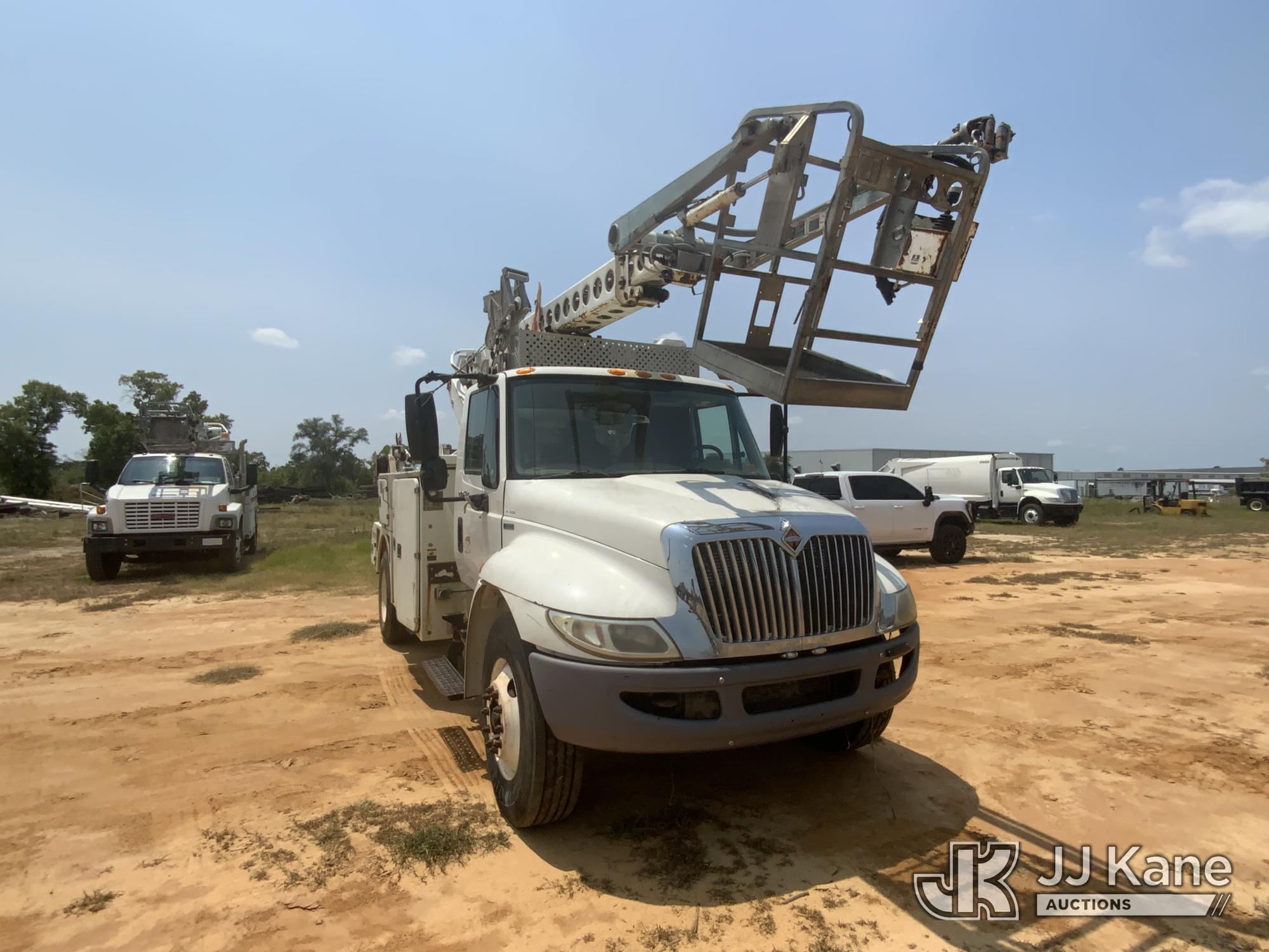 Altec AT40C Telescopic Non-Insulated Cable Placing Bucket Truck On 2011 International 4300 Utility Truck (1631200) - photo 2