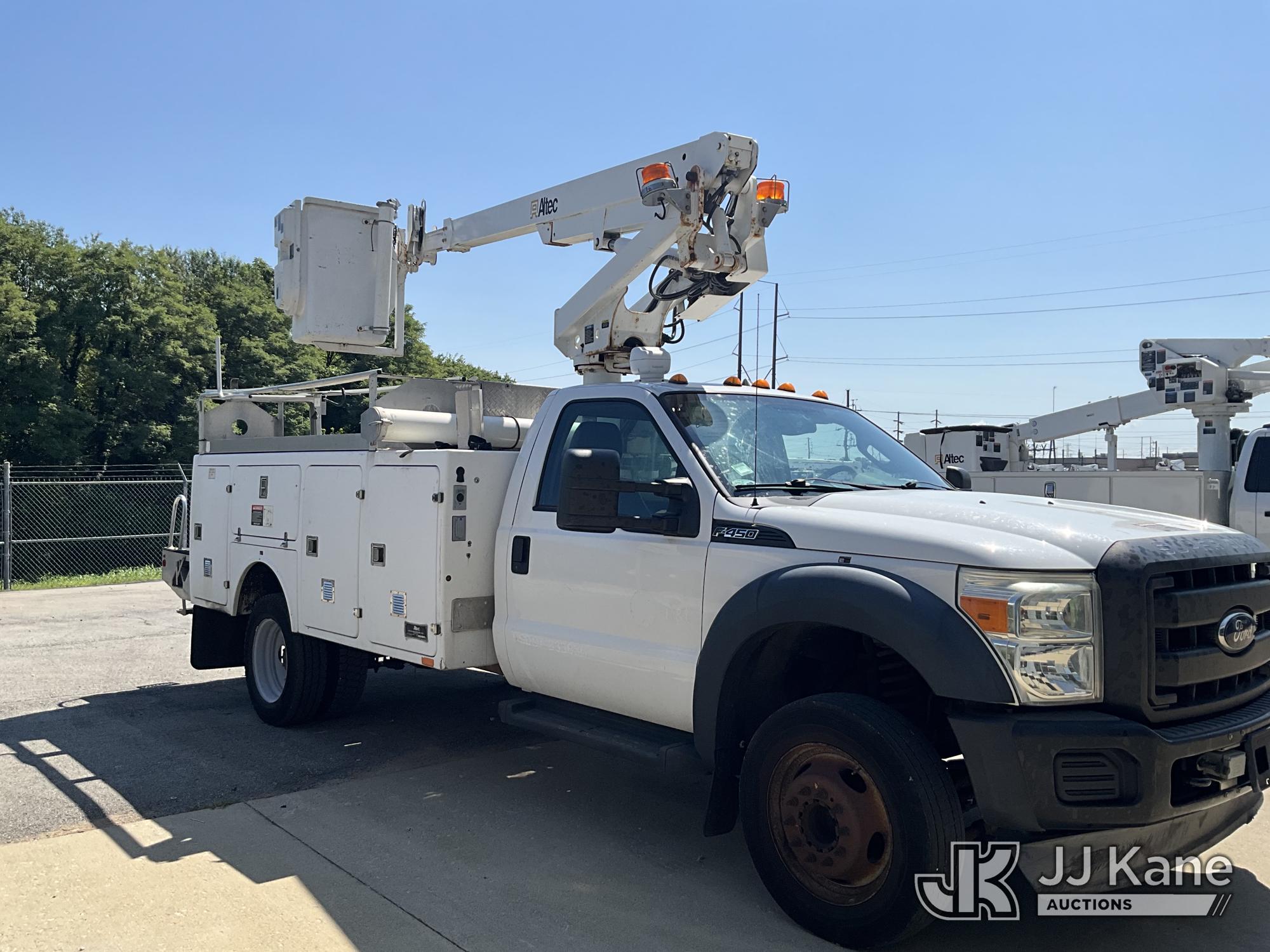 Altec AT200A Telescopic Non-Insulated Bucket Truck On 2013 Ford F450 Service Truck (1631213) - photo 2