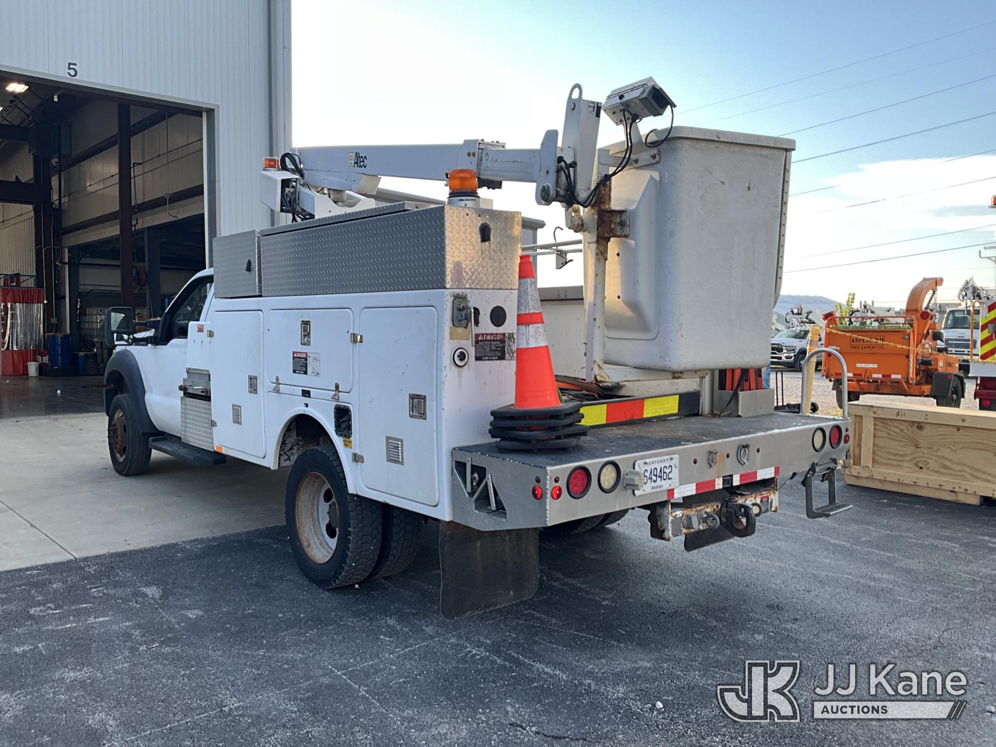 Altec AT200A Telescopic Non-Insulated Bucket Truck On 2013 Ford F-450 SD Service Truck (1631214) - photo 4