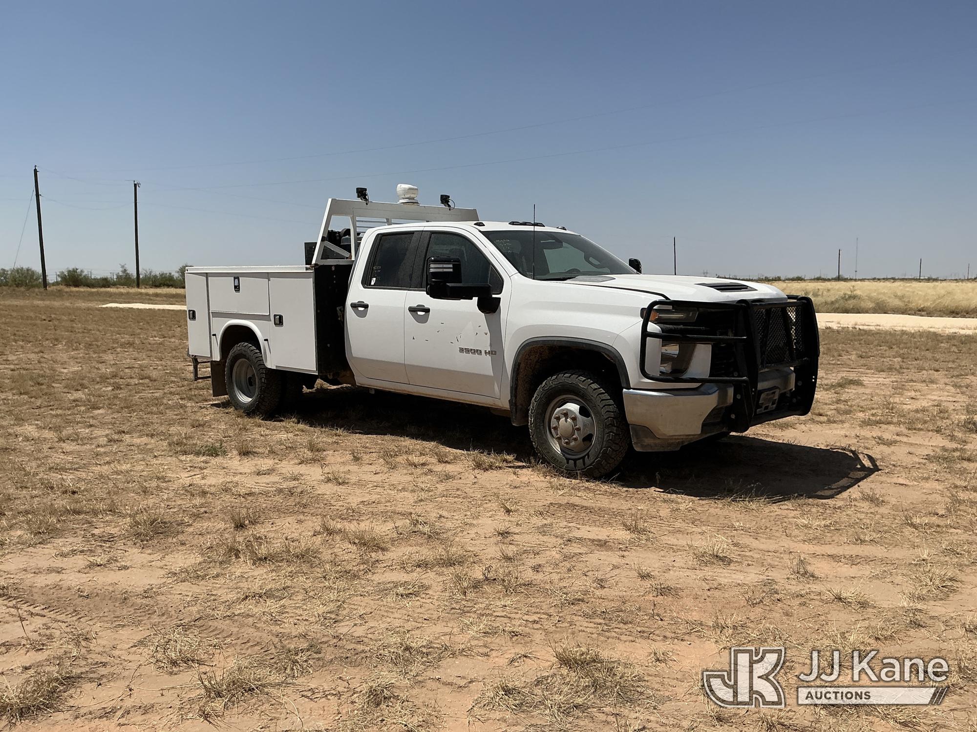 2020 Chevrolet Silverado 3500HD Extended-Cab Service Truck (1631265) - photo 2