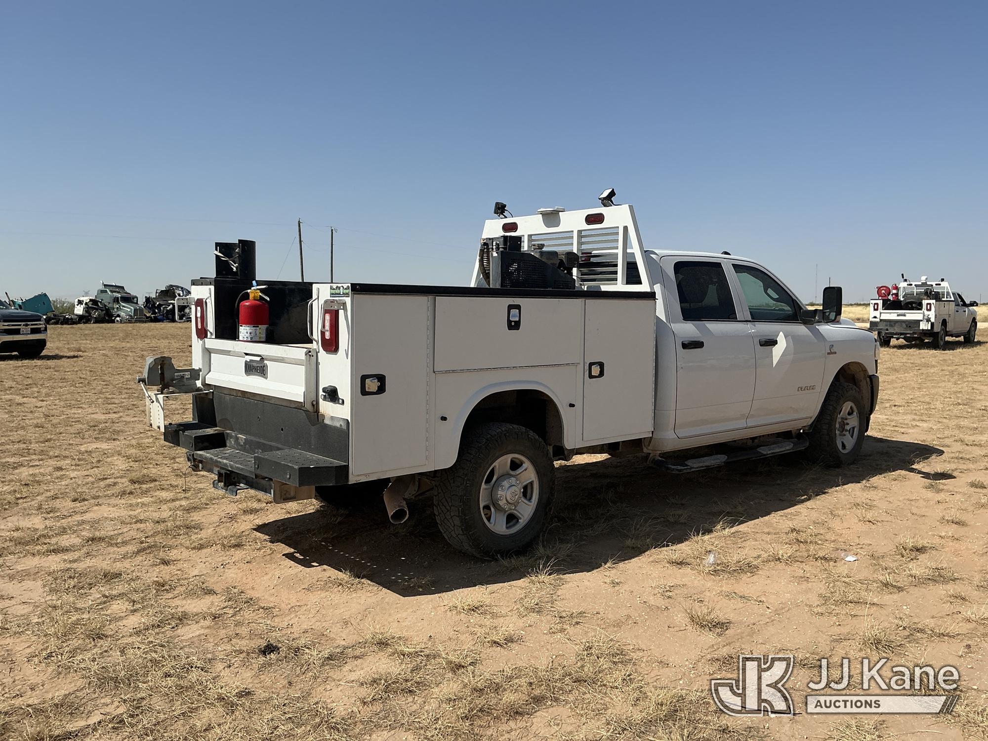 2022 Ram 3500 4x4 Crew-Cab Service Truck (1631268) - photo 3