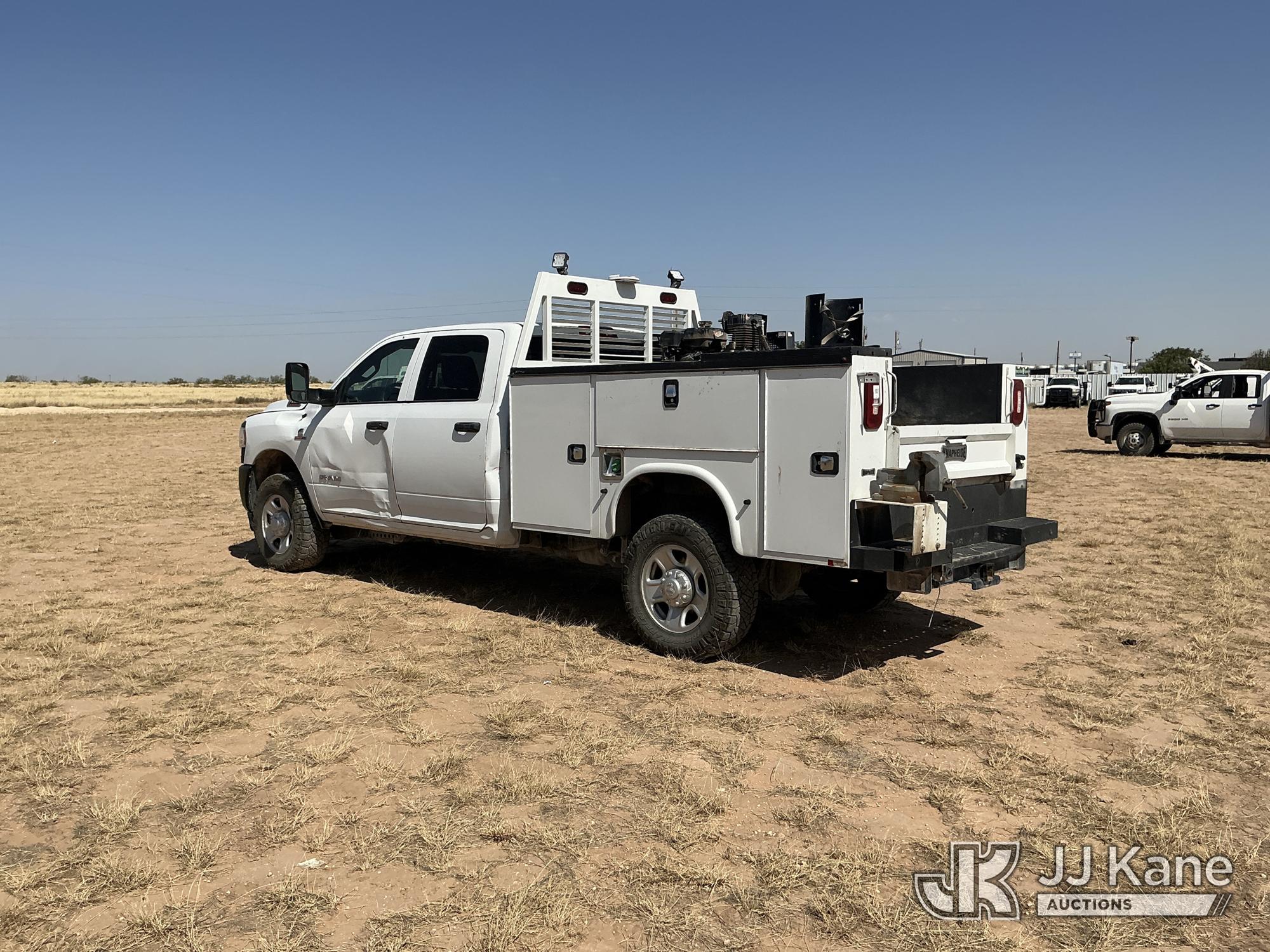 2022 Ram 3500 4x4 Crew-Cab Service Truck (1631268) - photo 4
