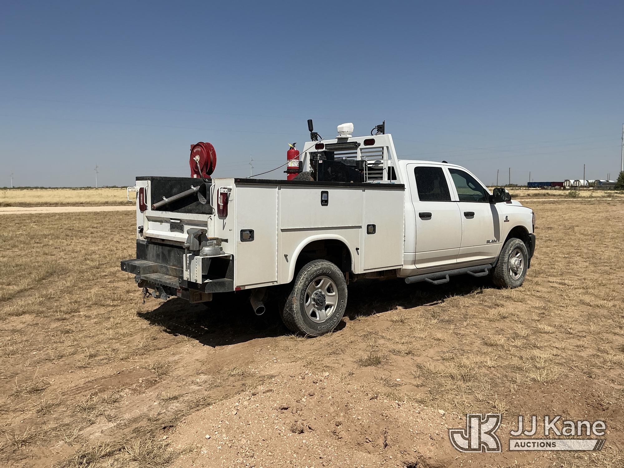 2022 Ram 3500 4x4 Crew-Cab Service Truck (1631269) - photo 3