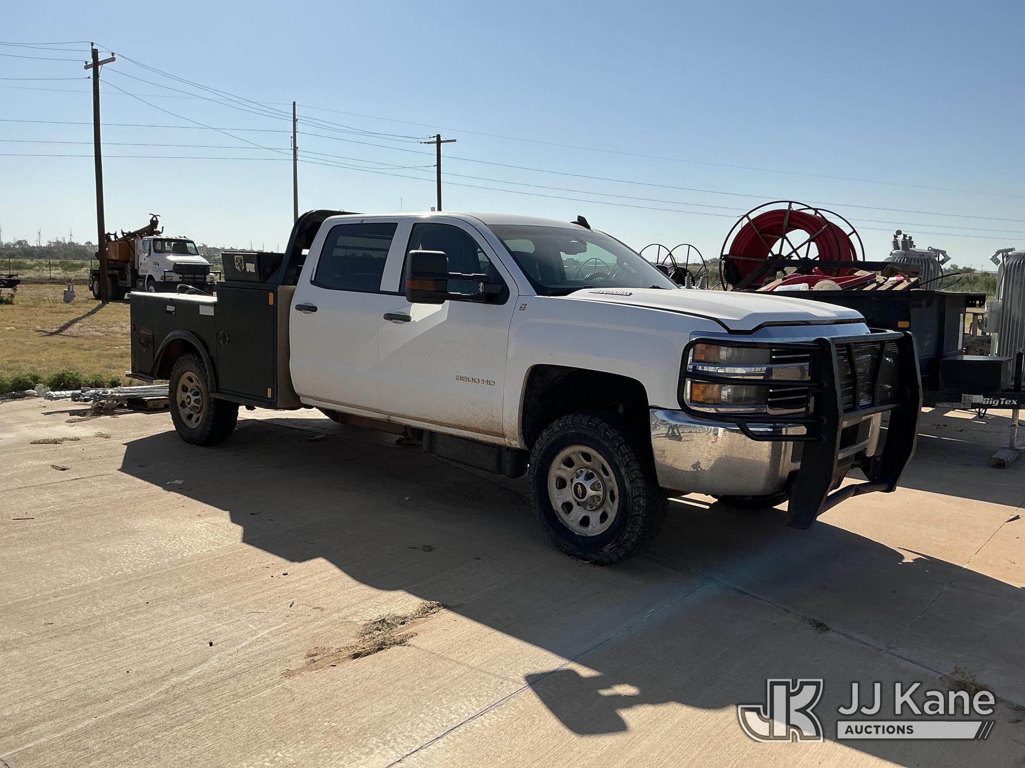 2015 Chevrolet Silverado 3500HD Crew-Cab Service Truck (1631352) - photo 2