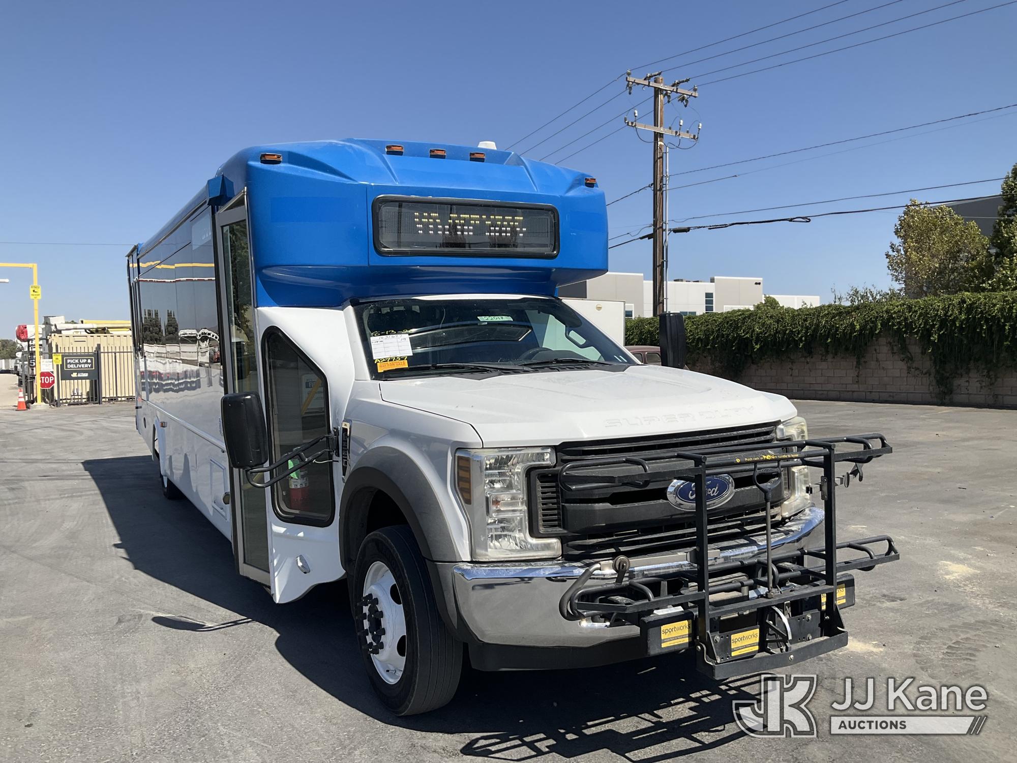 2019 Ford F-550 Passenger Bus (1631697) - photo 2