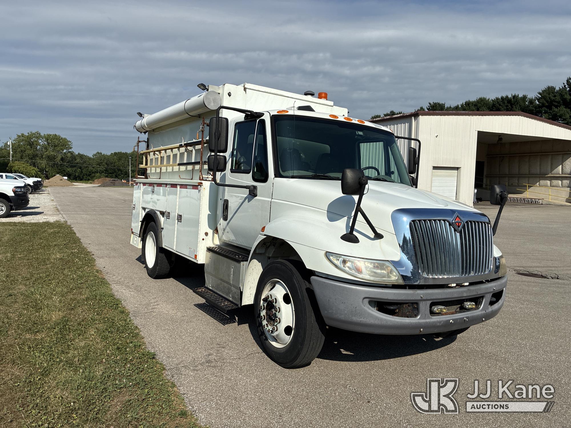 2016 International DuraStar 4300 Air Compressor Utility Truck (1631749) - photo 2