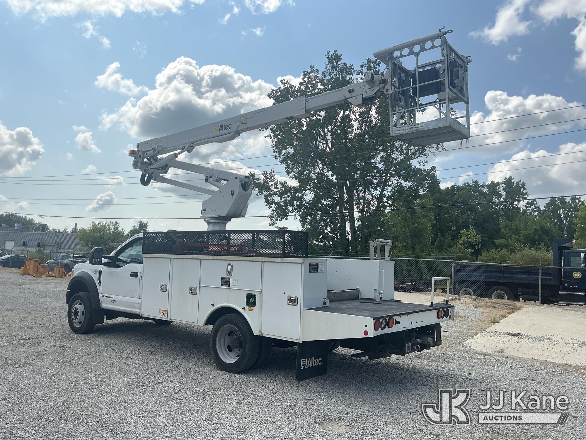 Altec AT238P Articulating & Telescopic Non-Insulated Bucket Truck On 2021 Ford F-550 Service Truck (1631814) - photo 2