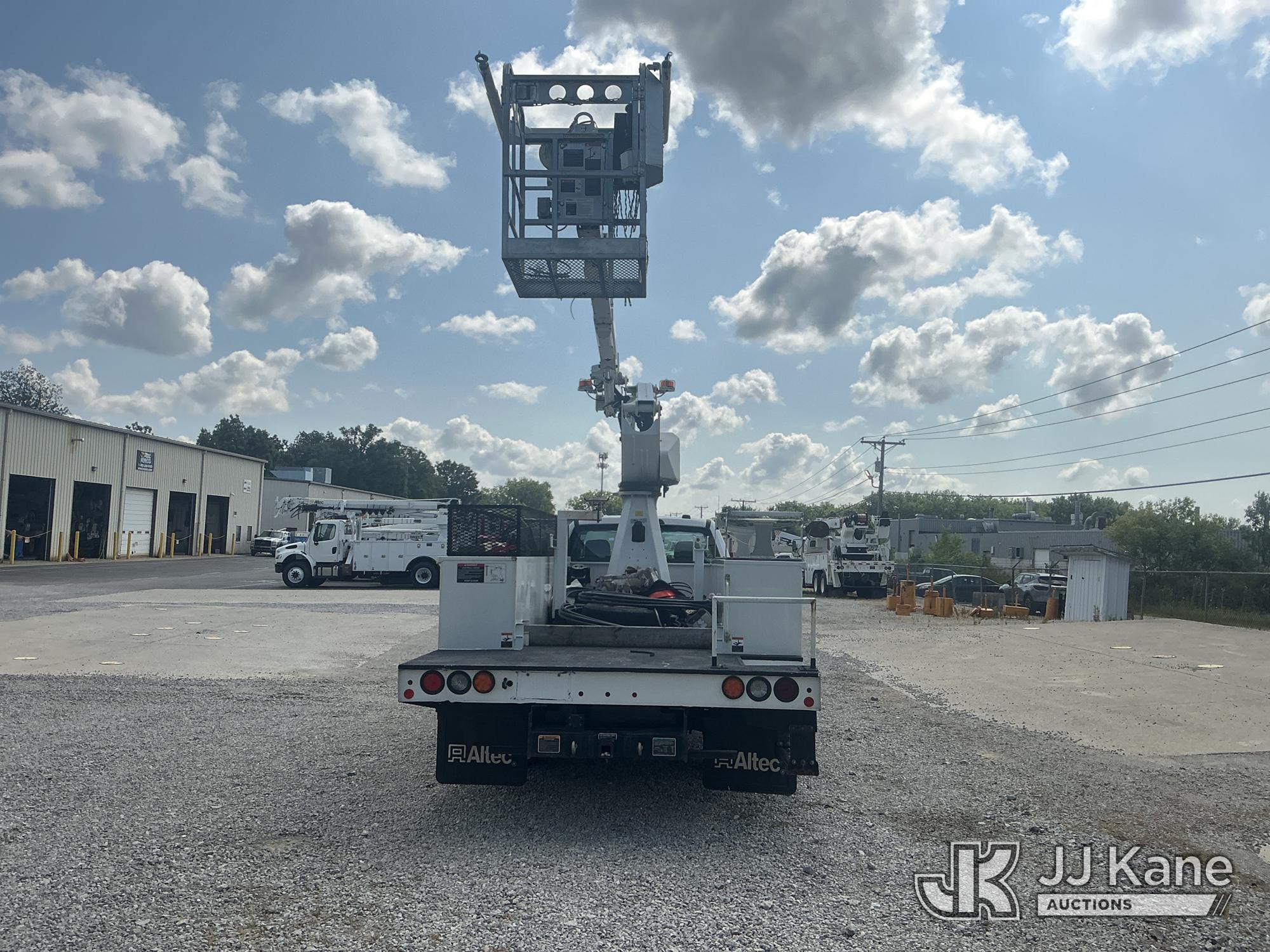Altec AT238P Articulating & Telescopic Non-Insulated Bucket Truck On 2021 Ford F-550 Service Truck (1631814) - photo 3