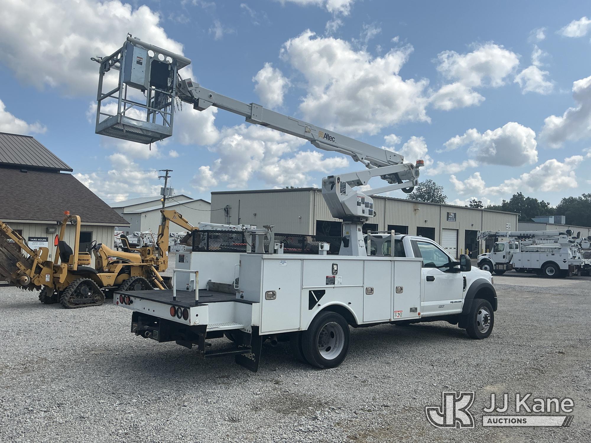 Altec AT238P Articulating & Telescopic Non-Insulated Bucket Truck On 2021 Ford F-550 Service Truck (1631814) - photo 4