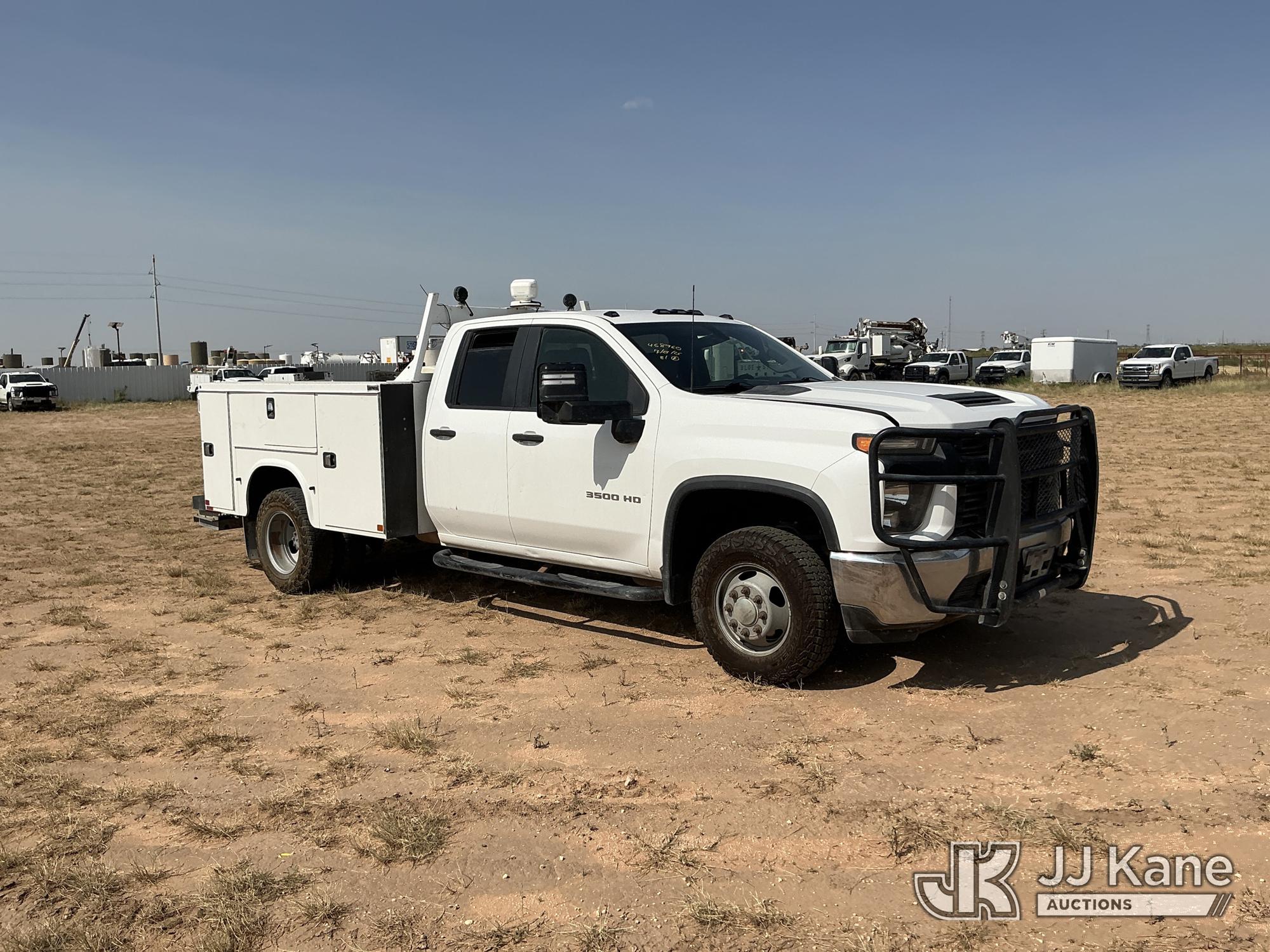 2020 Chevrolet Silverado 3500HD Crew-Cab Service Truck (1631951) - photo 2