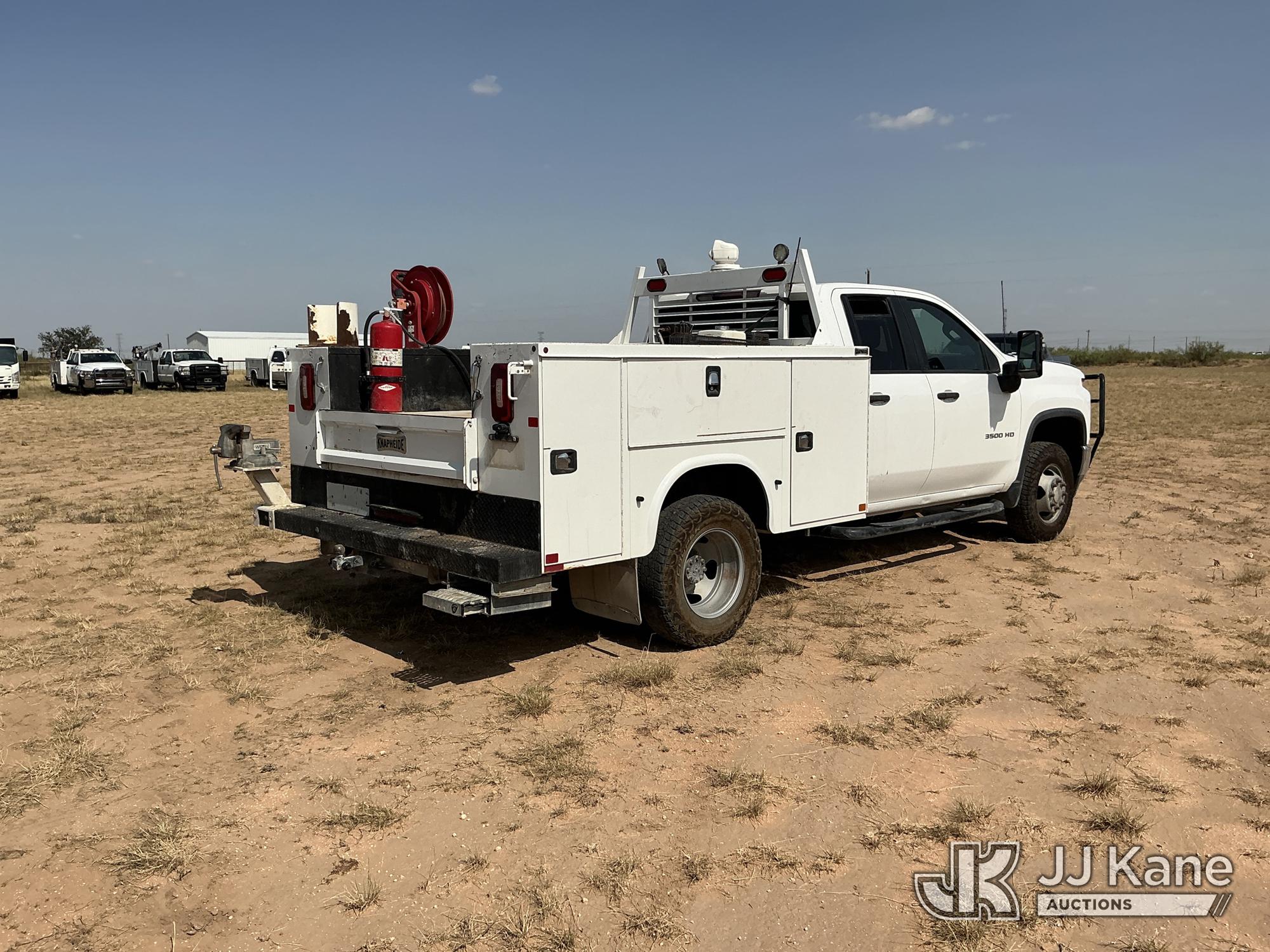 2020 Chevrolet Silverado 3500HD Crew-Cab Service Truck (1631951) - photo 3