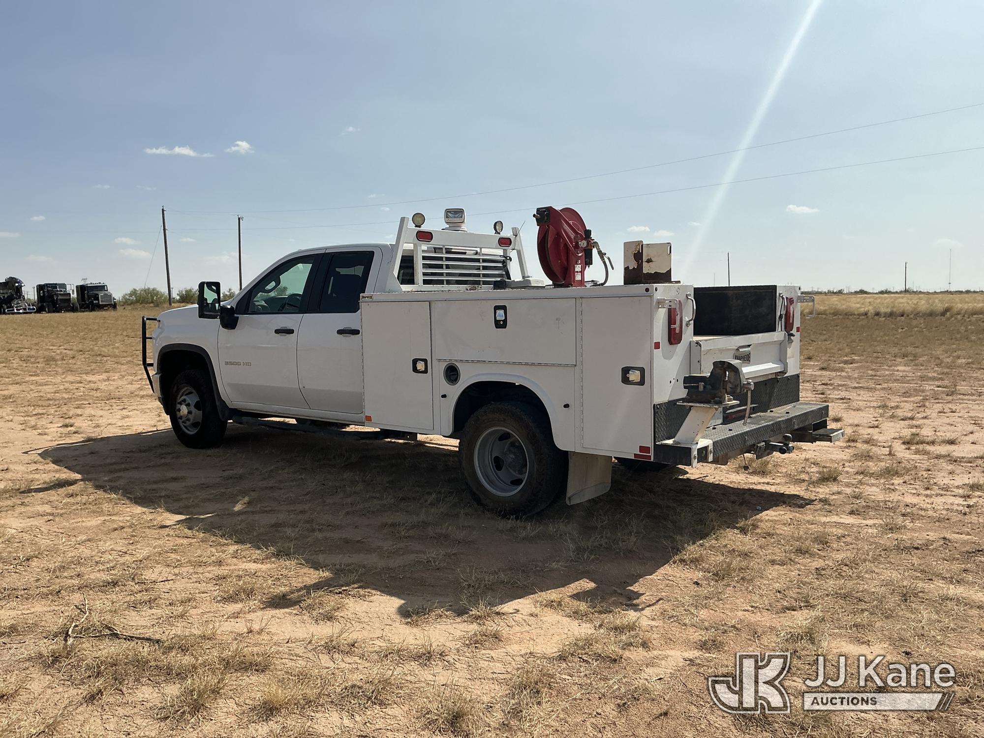 2020 Chevrolet Silverado 3500HD Crew-Cab Service Truck (1631951) - photo 4