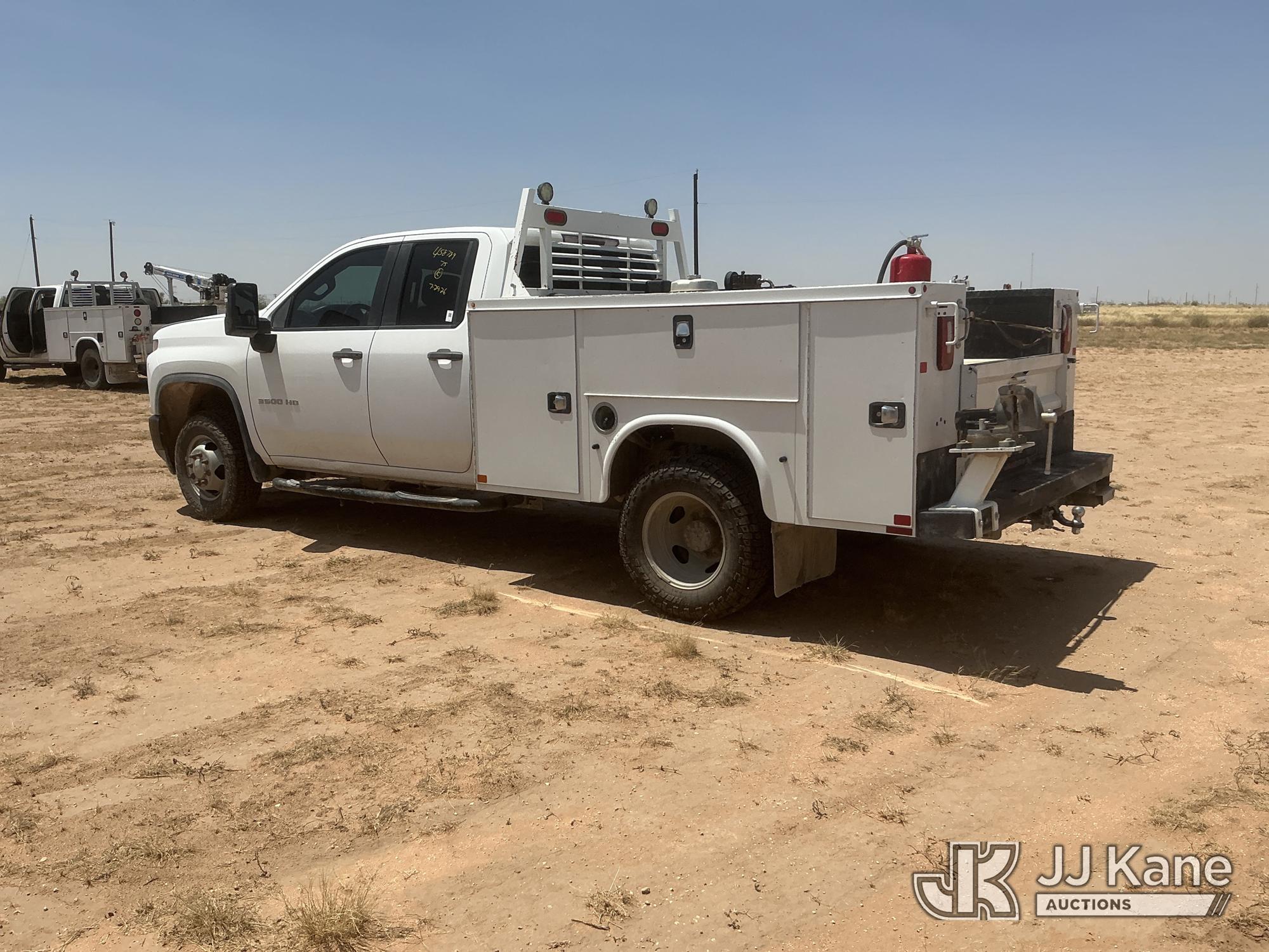 2020 Chevrolet Silverado 3500HD Crew-Cab Service Truck (1631952) - photo 4