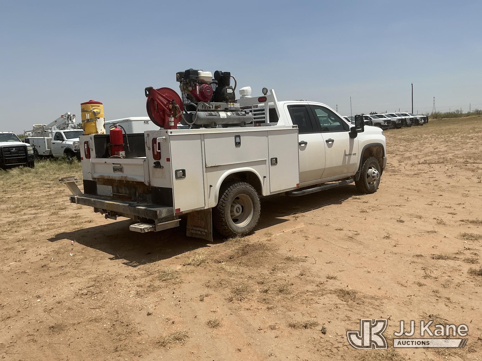 2020 Chevrolet Silverado 3500HD 4x4 Extended-Cab Service Truck (1631954) - photo 3