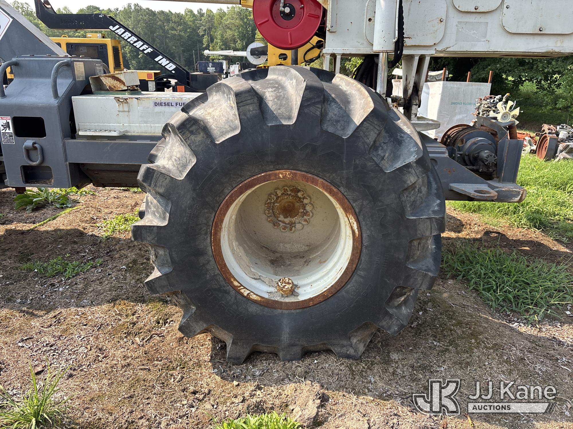 Kershaw Sky Trim 75G2 Insulated  Tree Trimmer Saw On Kershaw Articulating Rubber Tired Log Skidder (1631966) - photo 5