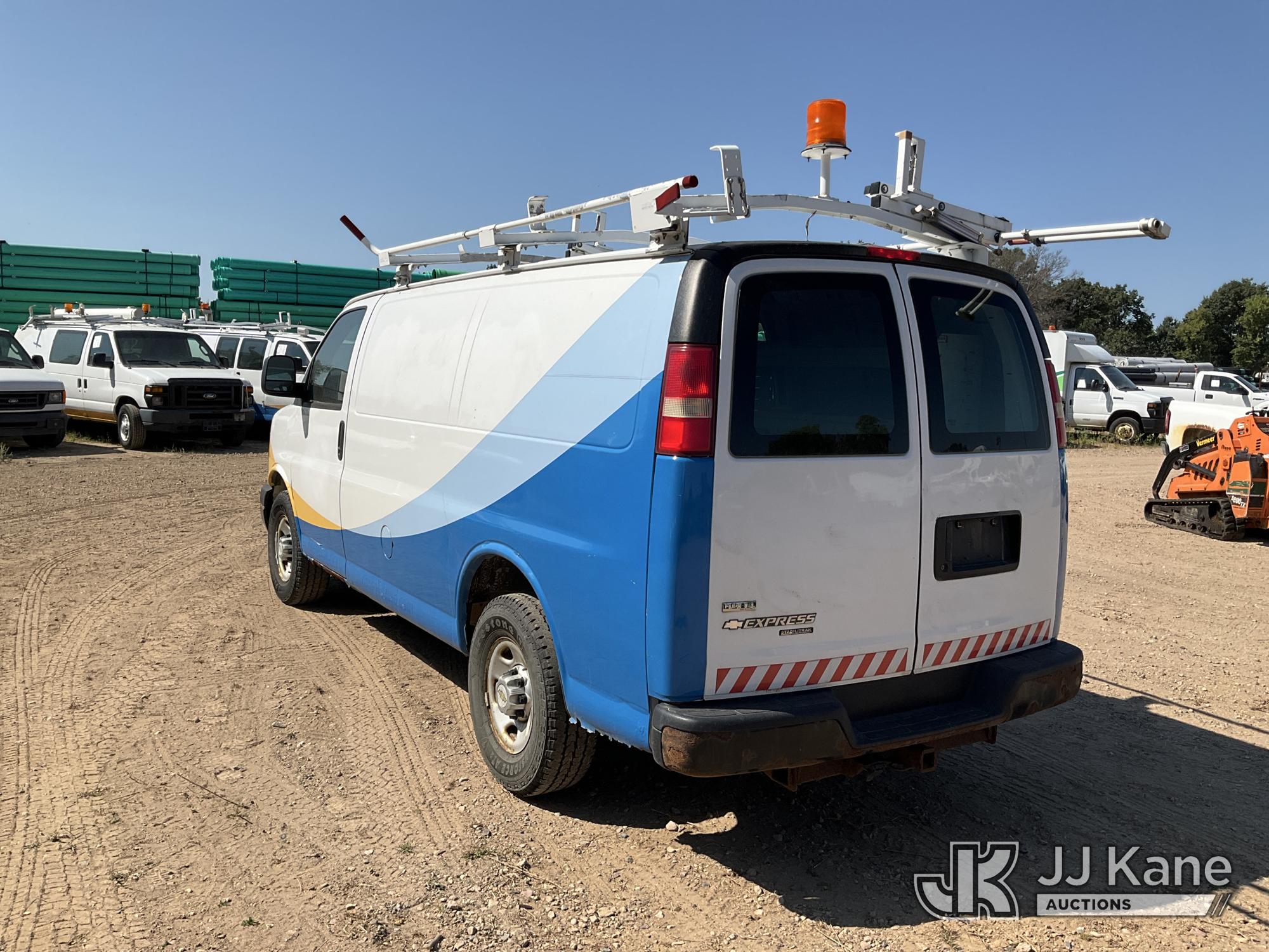 2011 Chevrolet Express 2500 Cargo Van (1632001) - photo 4