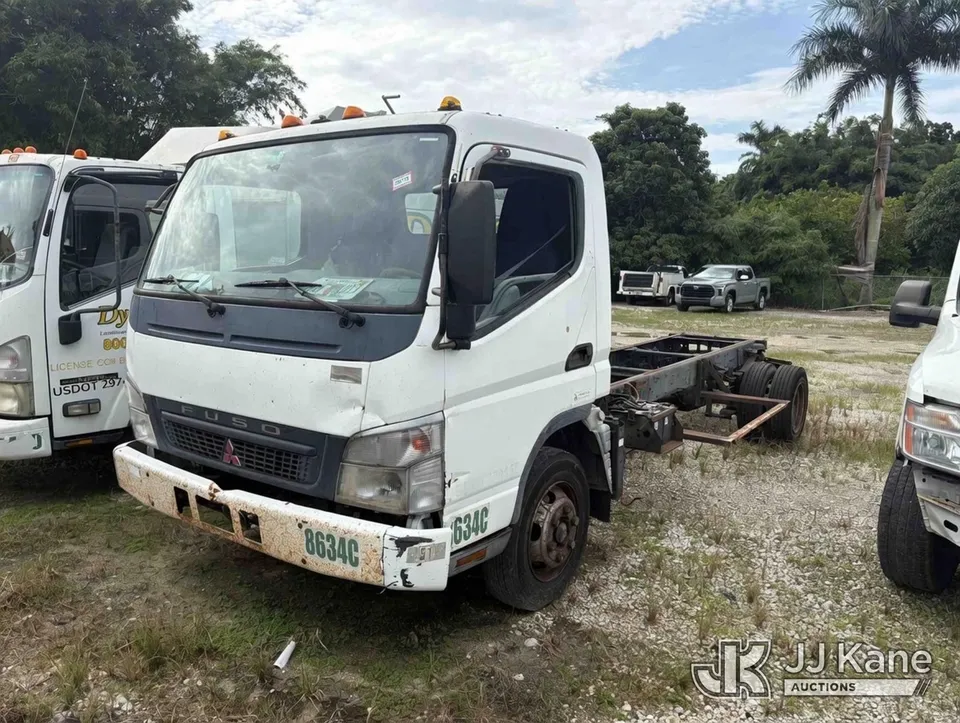 2006 Mitsubishi Fuso FE85D Cab & Chassis (1632294)