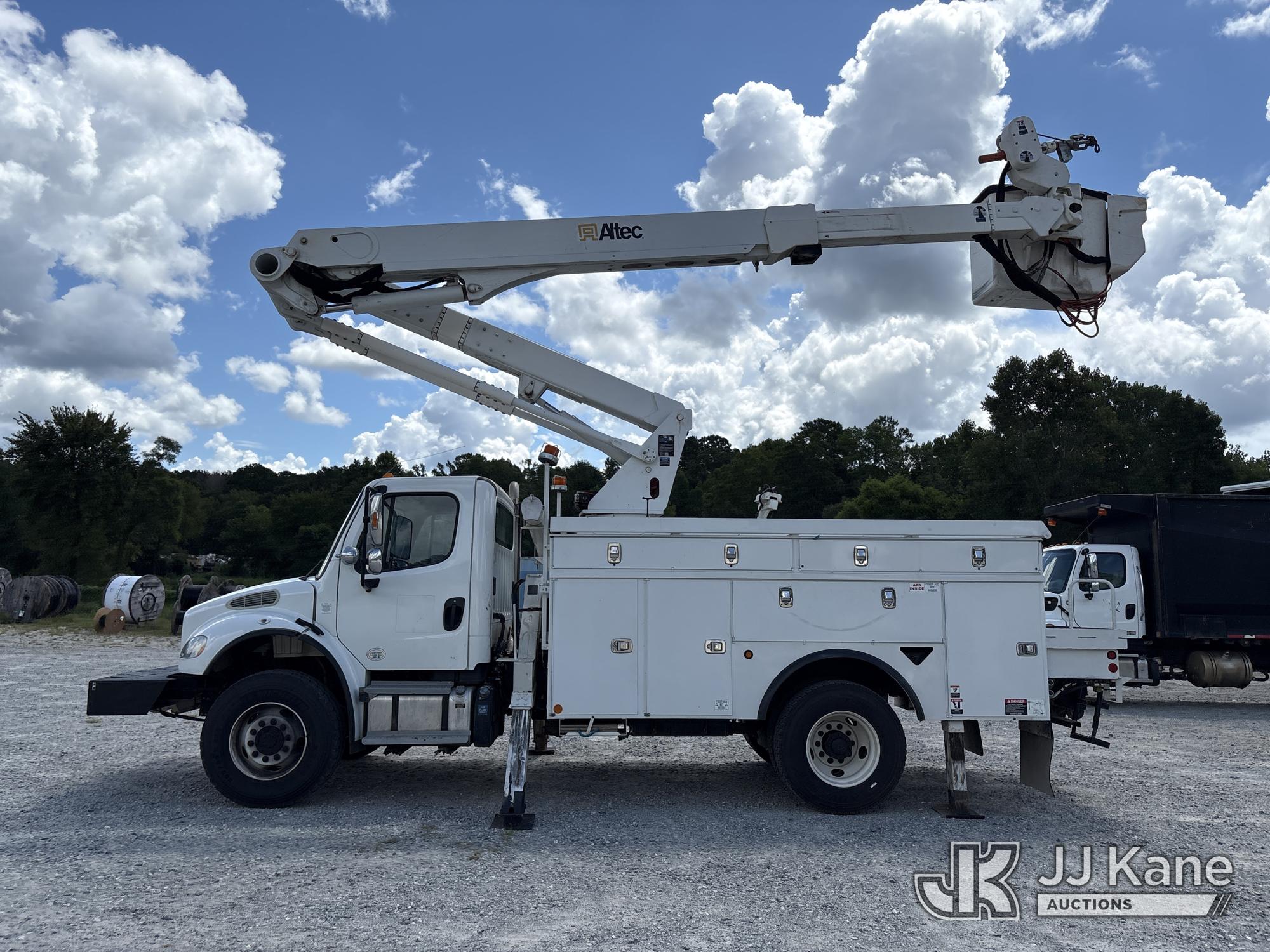 Altec TA50 Articulating & Telescopic Material Handling Bucket Truck On 2016 Freightliner M2 106 Utility Truck (1632301) - photo 2