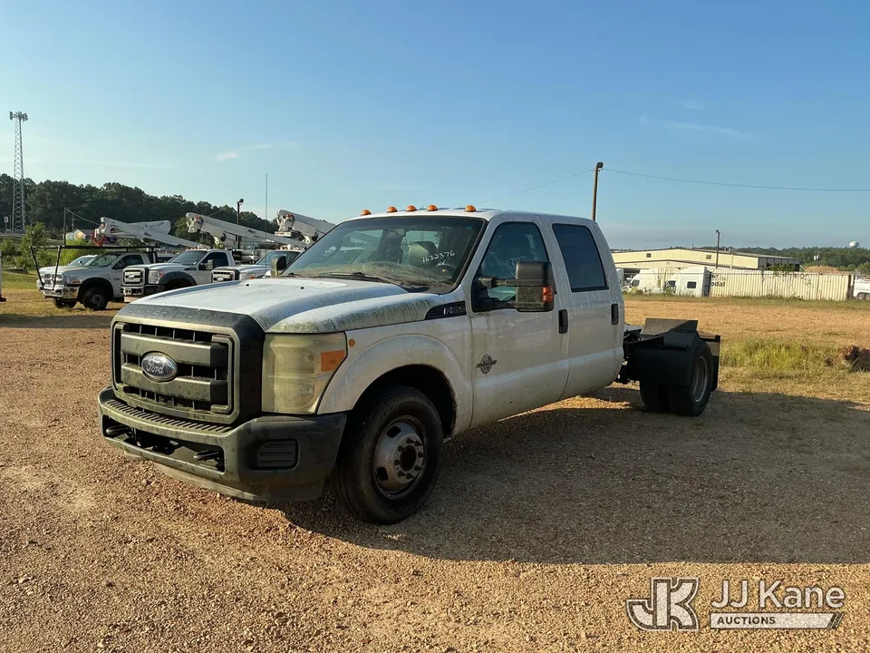2015 Ford F-350 SD Crew-Cab Chassis (1632376)